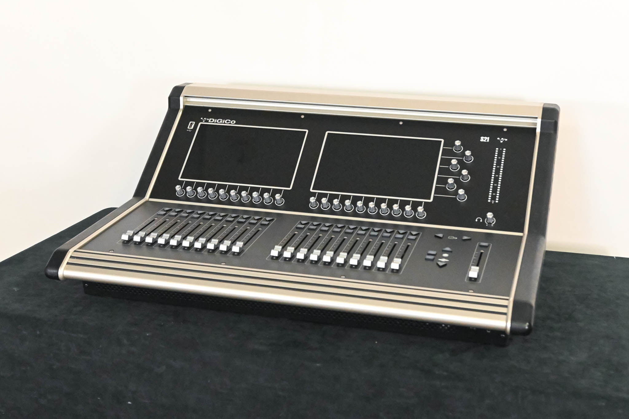 DiGiCo S21 48-Channel Digital Audio Mixing Console