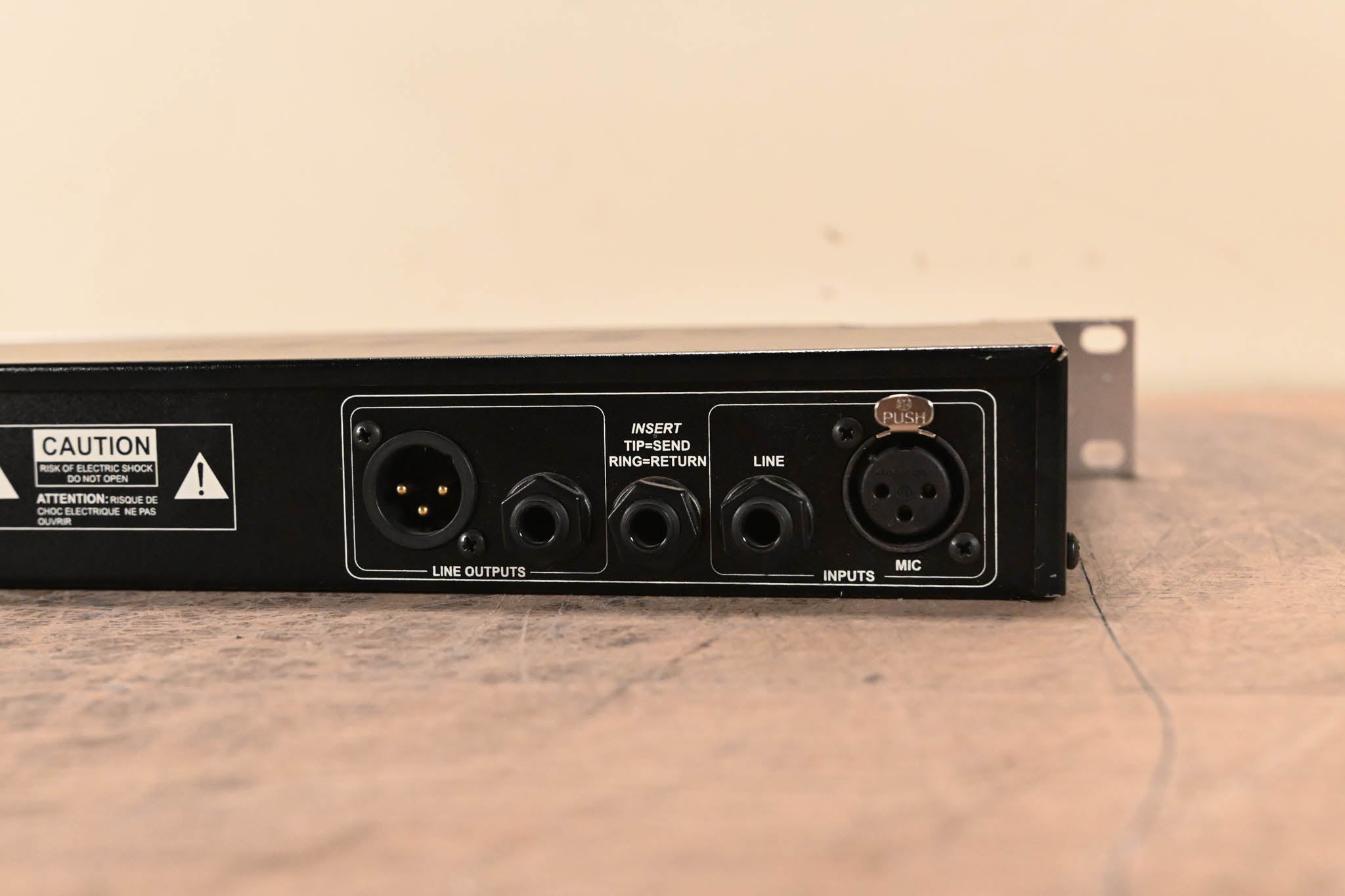 dbx 376 Tube Channel Strip with Digital Out