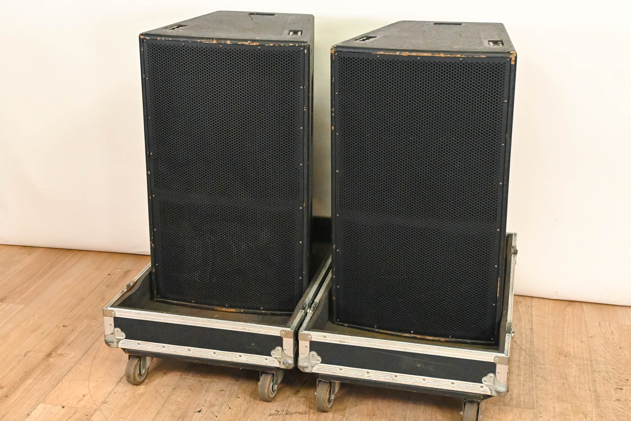 EAW KF650z Virtual Array Full Range Loudspeaker (PAIR) w/ Road Case