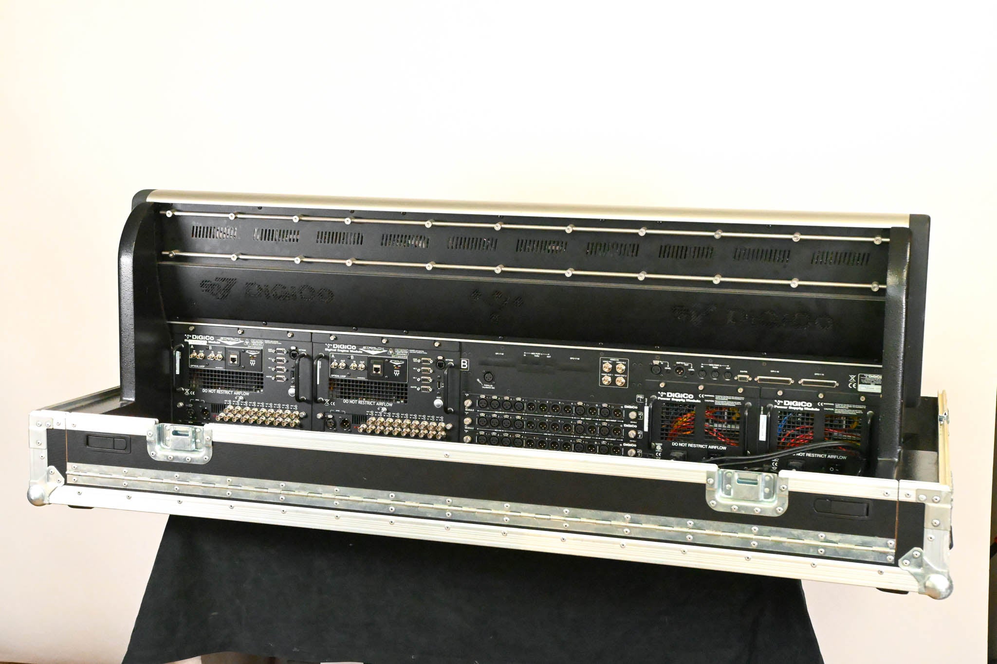 DiGiCo SD7 Digital Console w/Dual Engines, Waves, ST Optical & Road Case