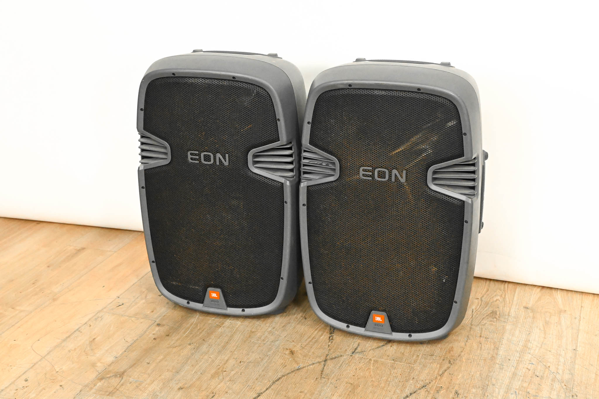 JBL EON 305 Portable 15" Two-Way Bass-Reflex Loudspeaker (PAIR)