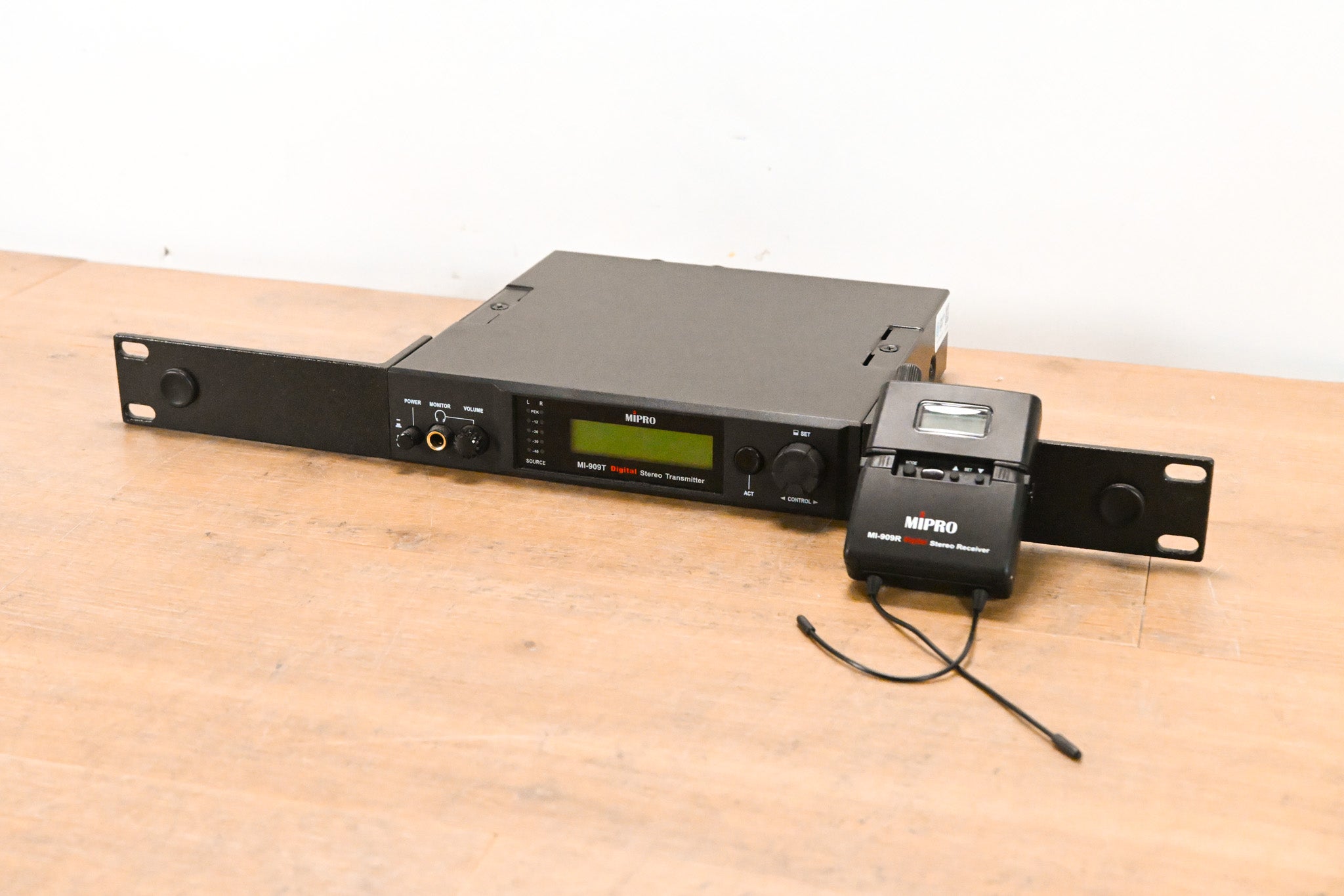 Mipro MI-909T/R Digital IEM System - 5E Range: 480-544 MHz (NO PSU)
