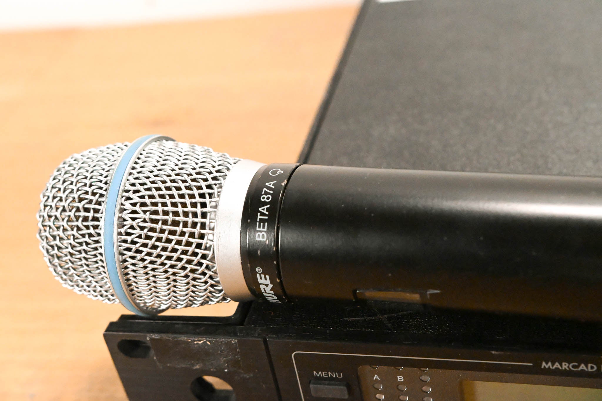 Shure U4D-J4 Wireless Receiver w/ two U2/BETA87A Handheld Mics - J4 Band