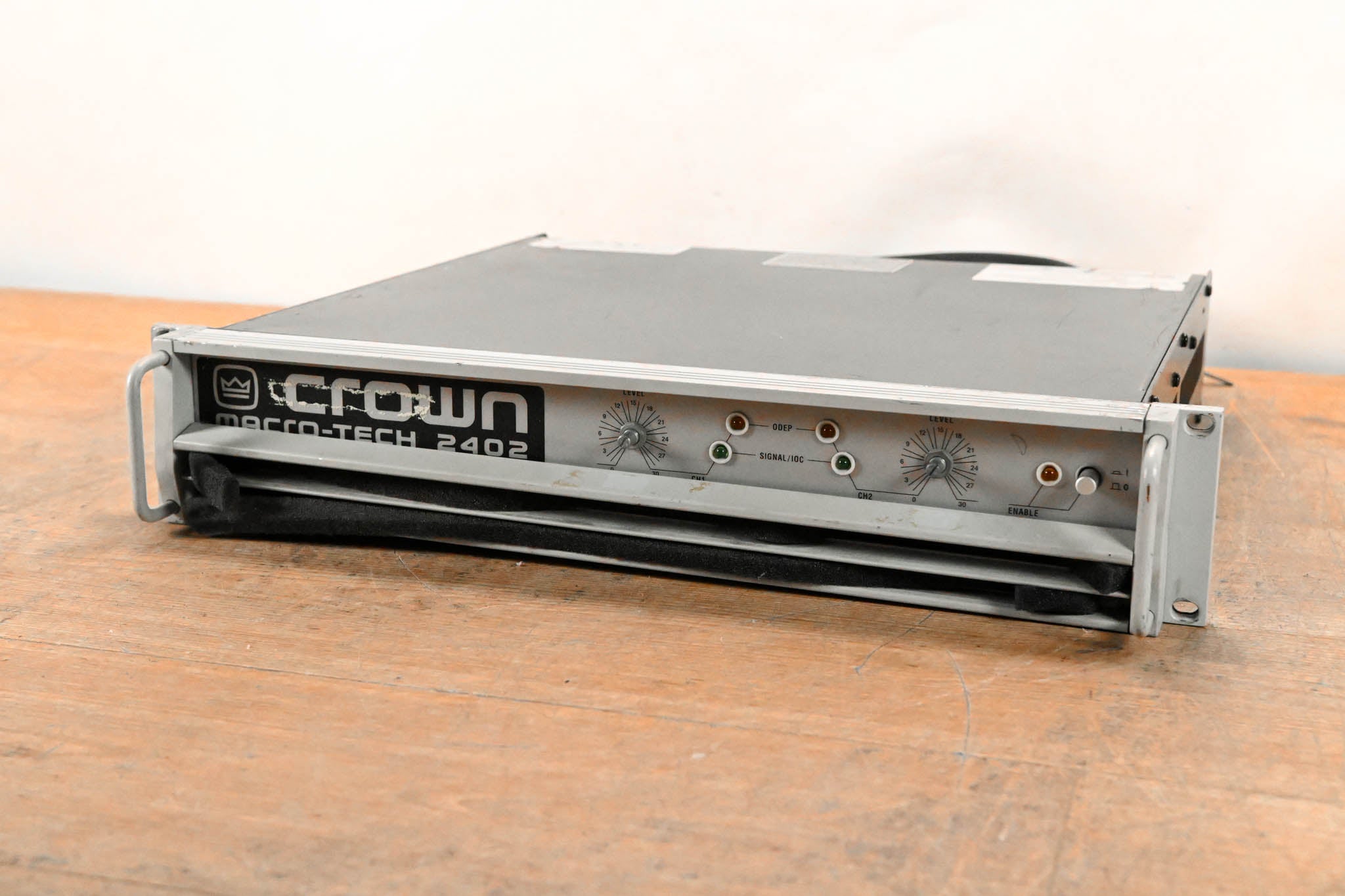 Crown Macro-Tech 2402 2-Channel Power Amplifier