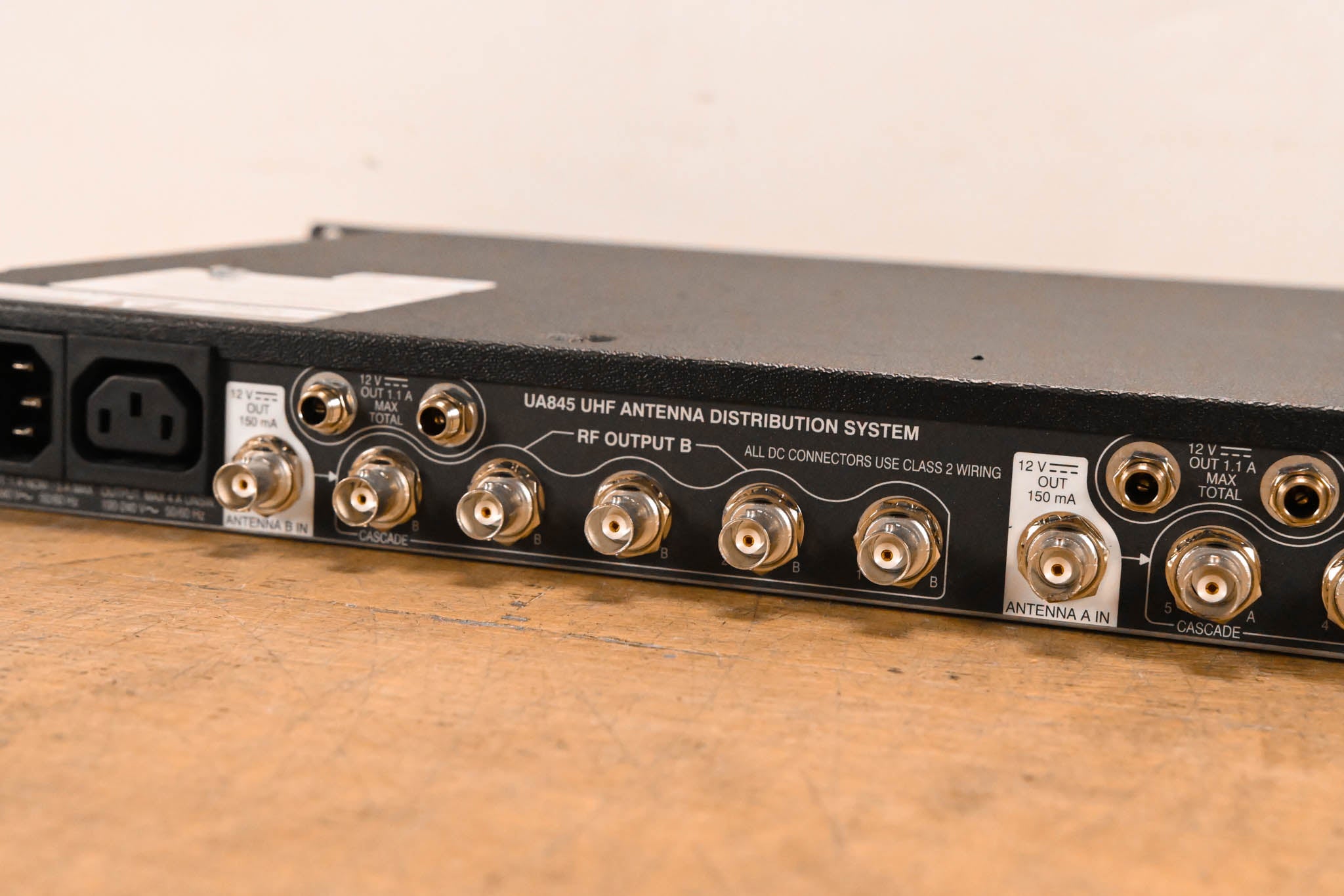 Shure UA845-SWB Antenna Distribution System - 470-952 MHz