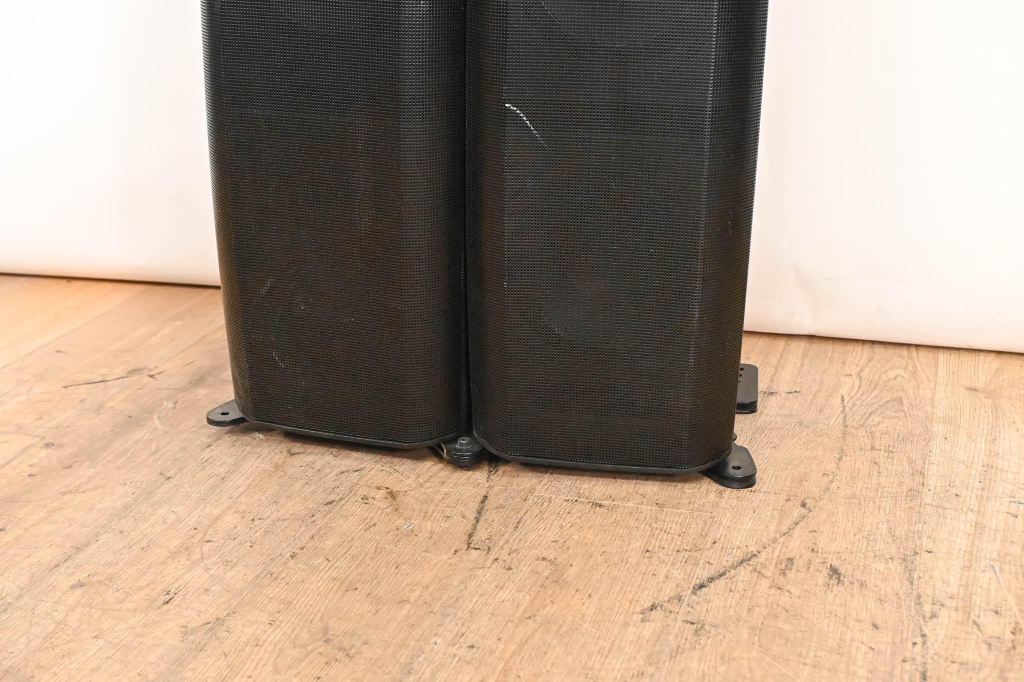 QSC WL2082-i Installation Line Array Loudspeaker (PAIR)