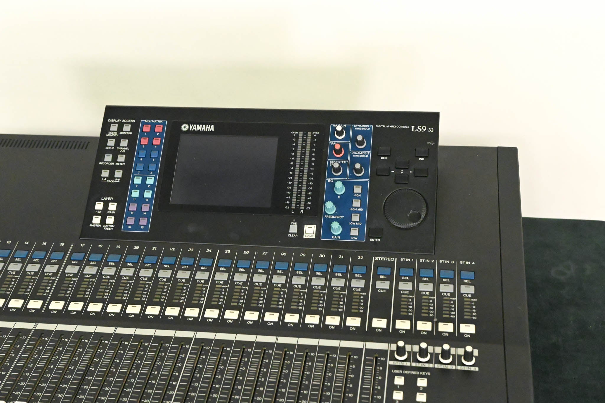 Yamaha LS9-32 32-Input Digital Mixing Console