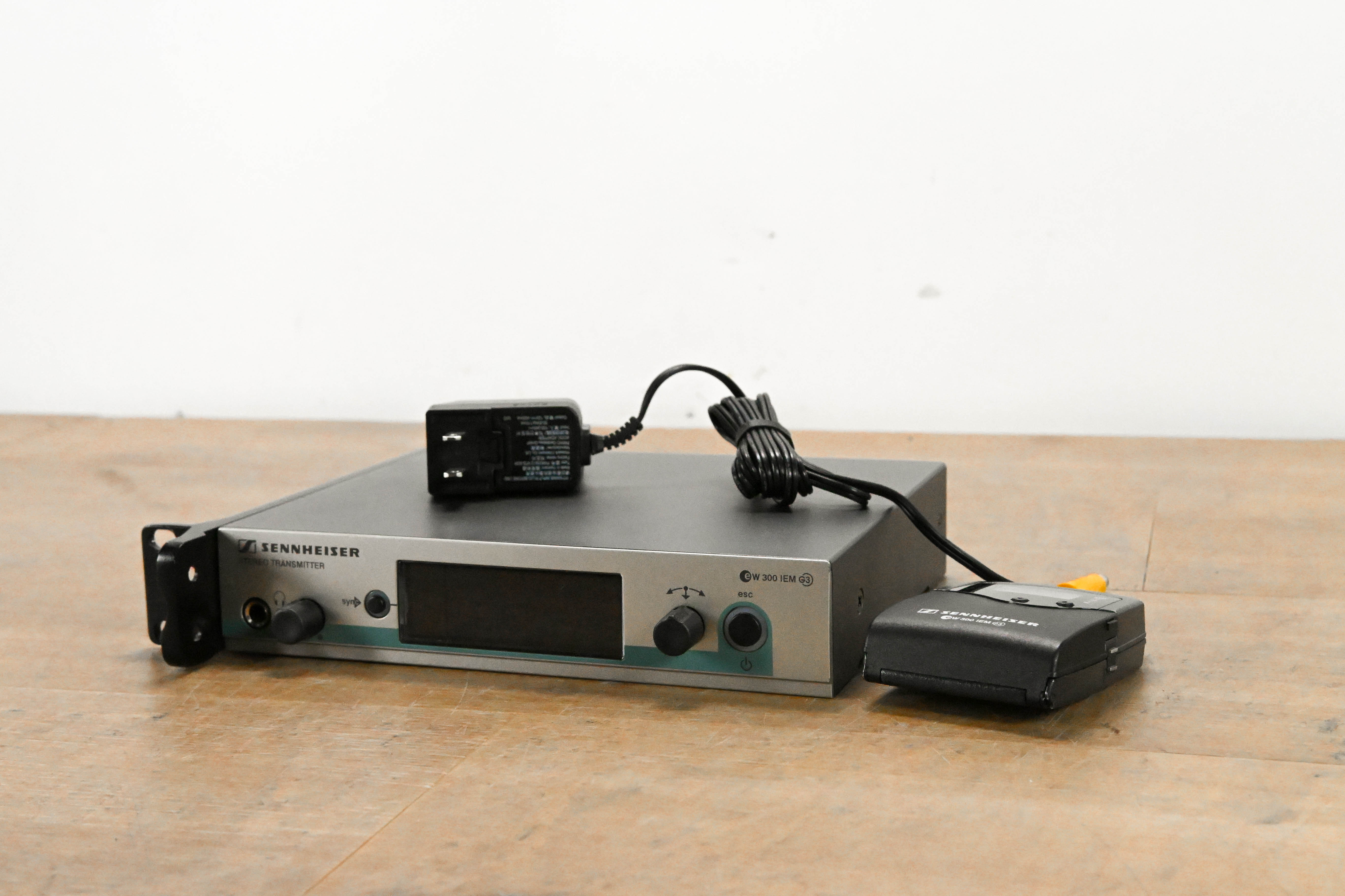 Sennheiser ew 300 IEM G3 Wireless In-Ear Monitoring System - 516-558 MHz