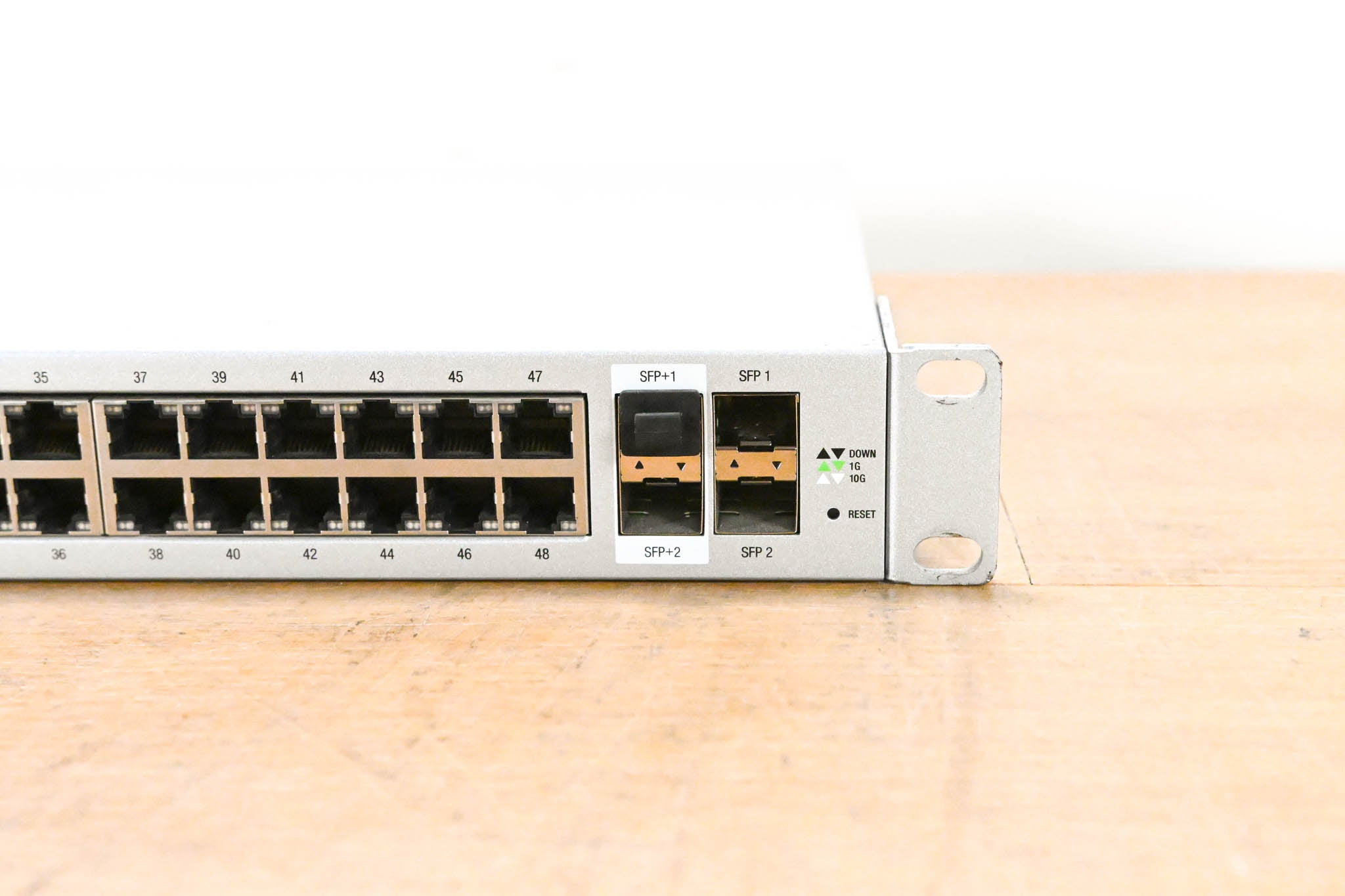 Ubiquiti UniFi US-48 Switch 48 48-Port Gigabit Ethernet Switch