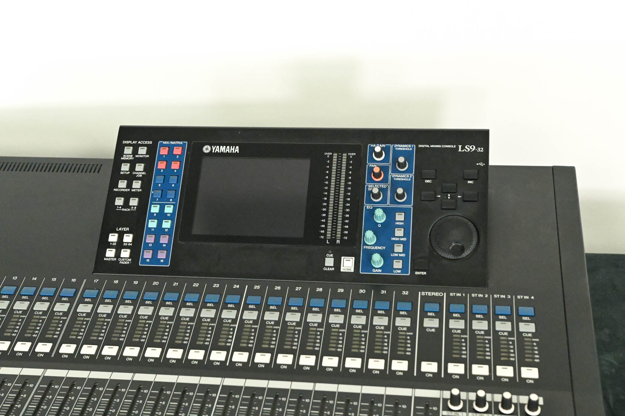 Yamaha LS9-32 32-Input Digital Mixing Console