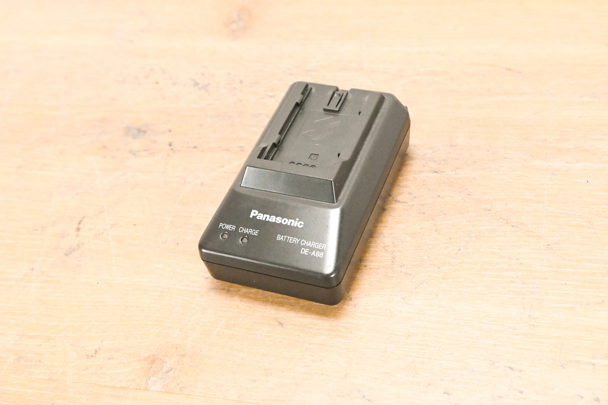 Panasonic DE-A88 Battery Charger (NO POWER SUPPLY)