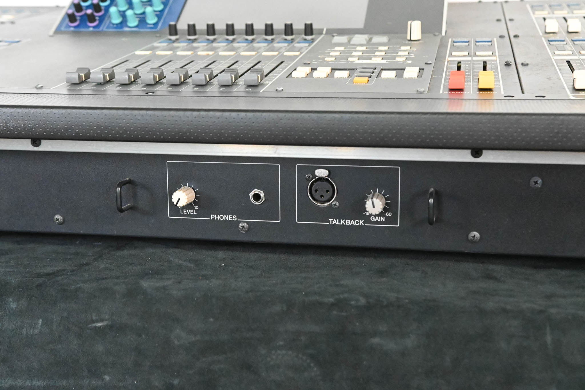 Yamaha M7CL-48 48-Channel Digital Audio Mixing Console