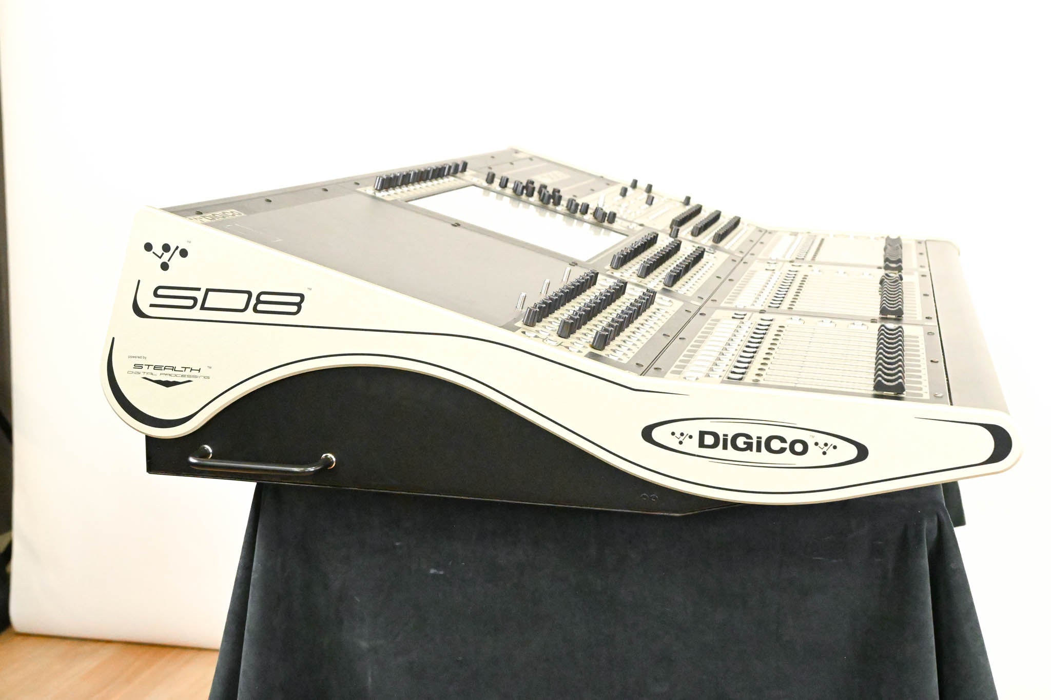 DiGiCo SD8 120-Channel Digital Mixing Console
