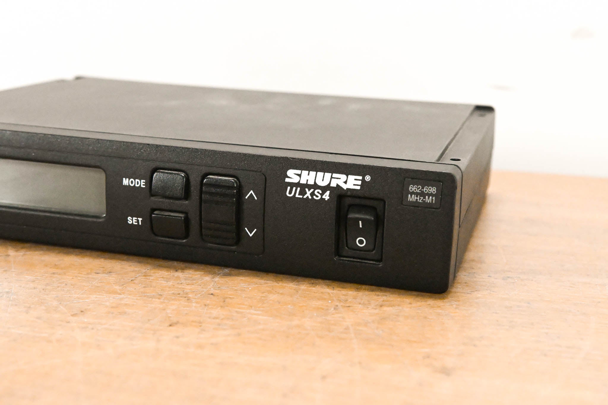 Shure ULXS4 Wireless Receiver - M1 Band: 662-698 MHz (NO POWER SUPPLY)