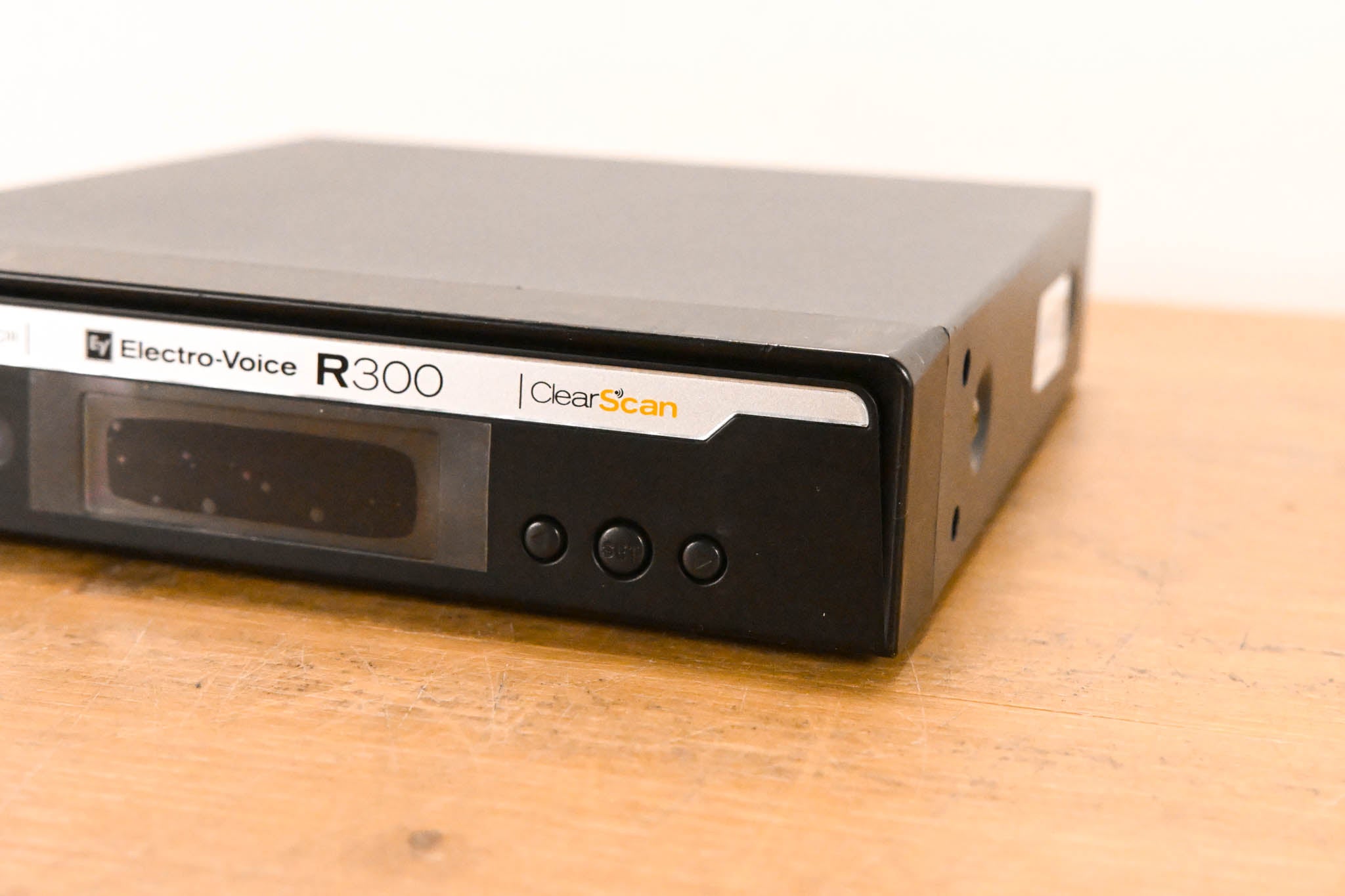 Electro-Voice (EV) R-300 Receiver w/ BP-300 Bodypack - Band C (NO PSU)