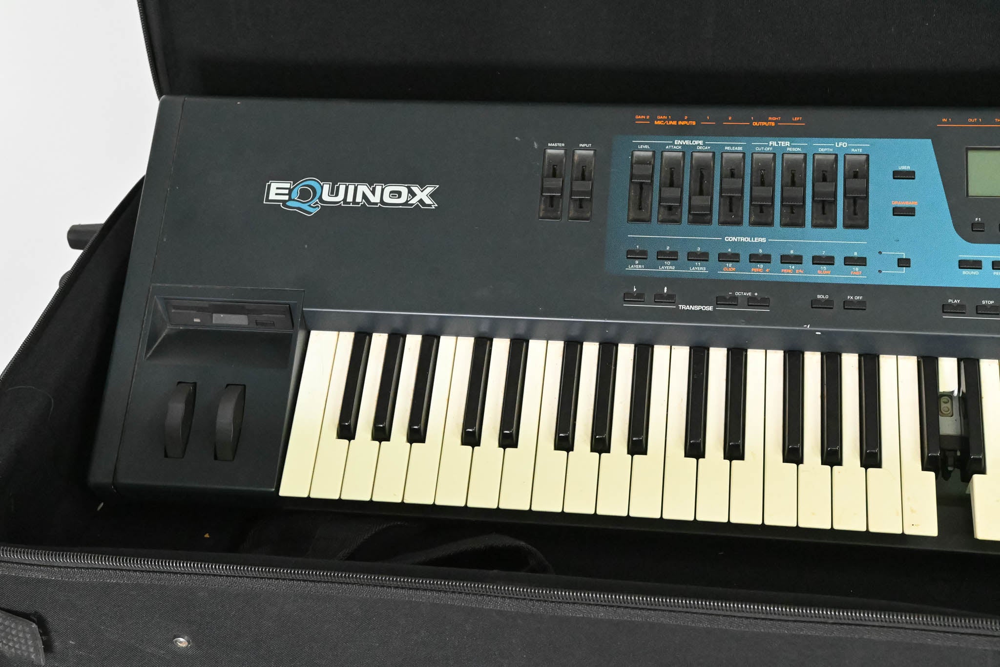 Generalmusic Equinox 76-Key Keyboard Workstation with Gator Case