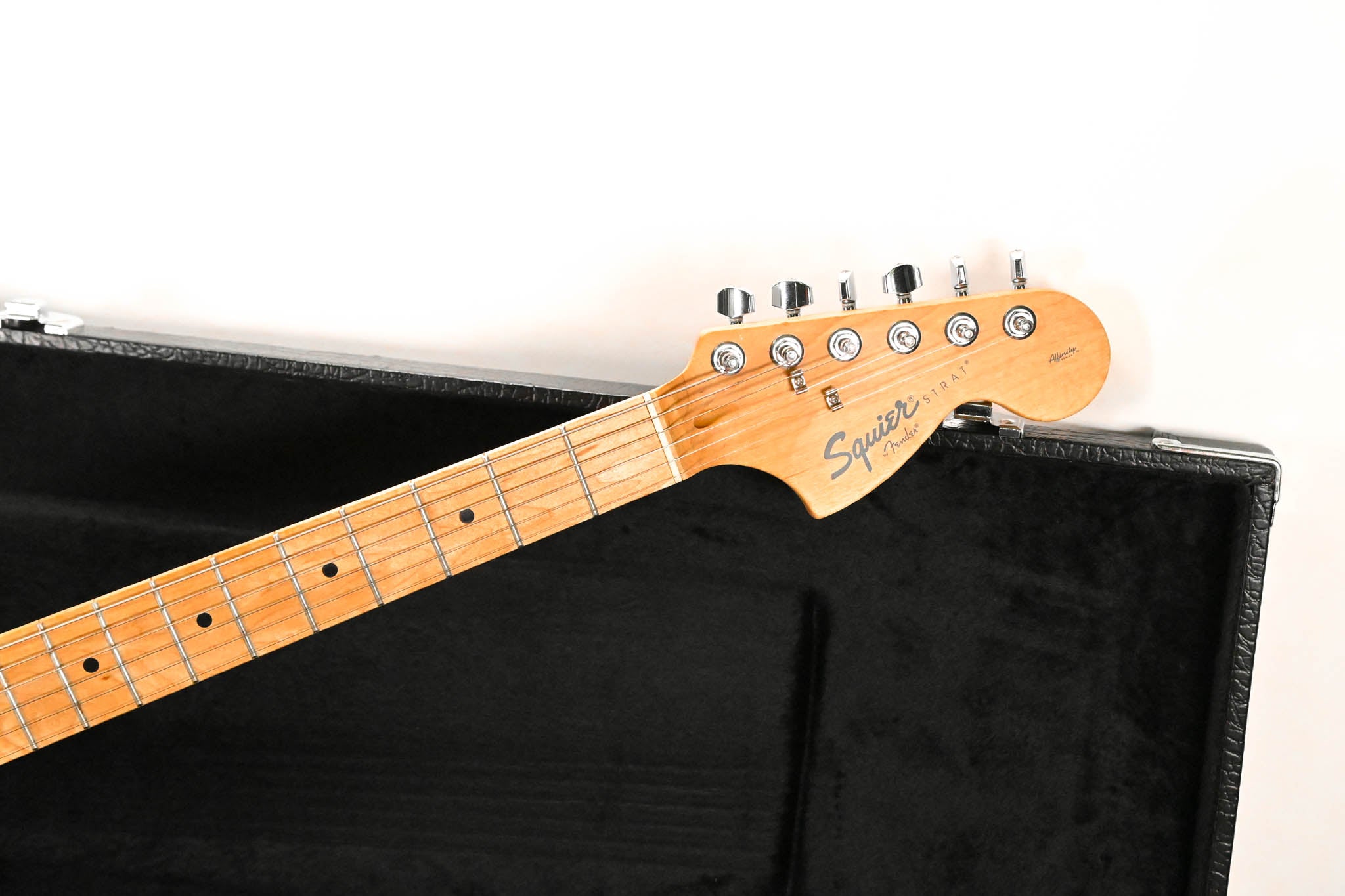 Squier Affinity Series Stratocaster - Blue with Hardshell Case