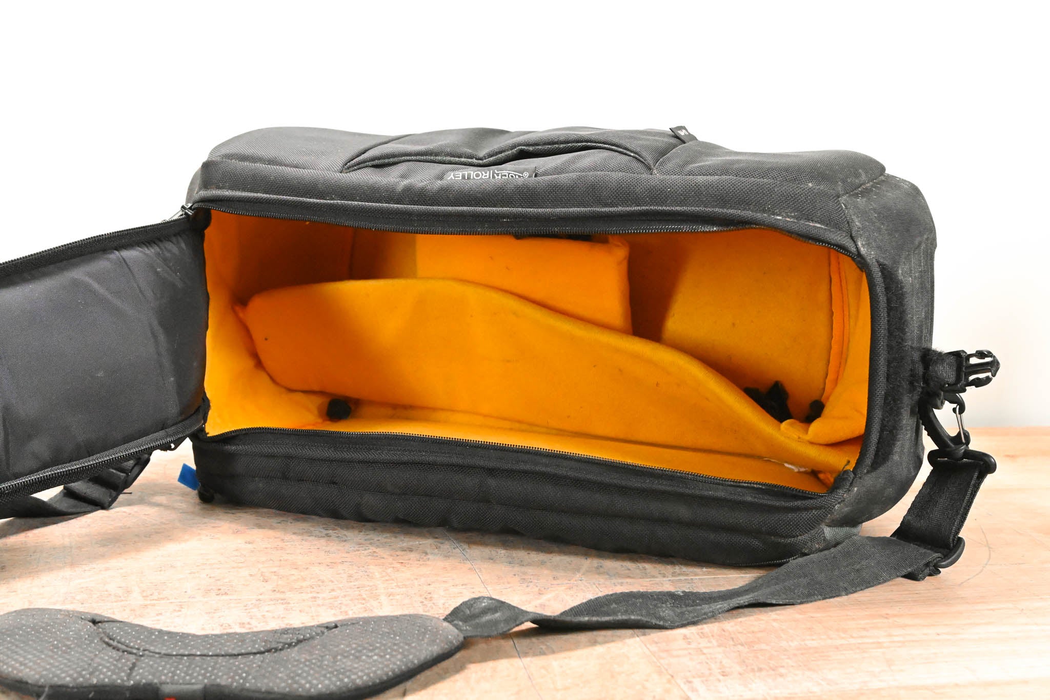 Kata CC-193 Shoulder Case for Camcorders