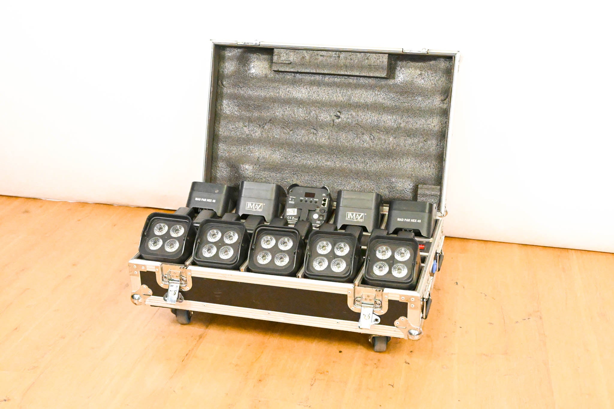 JMAZ Lighting MAD PAR HEX 4S Battery LED Uplight Kit w/ Charging Case