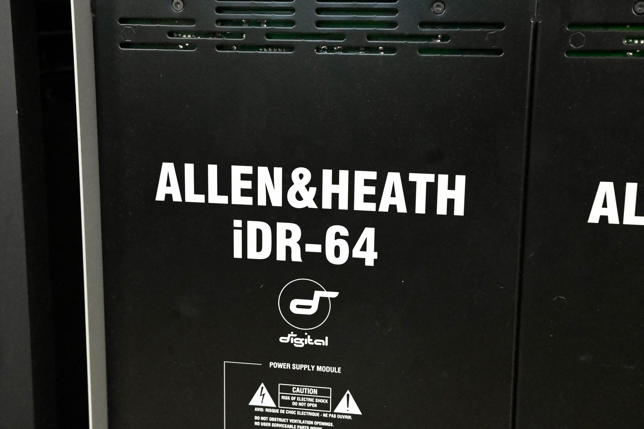 Allen & Heath iLive-144 Digital Mixing Console with iDR-64 Mix Engine