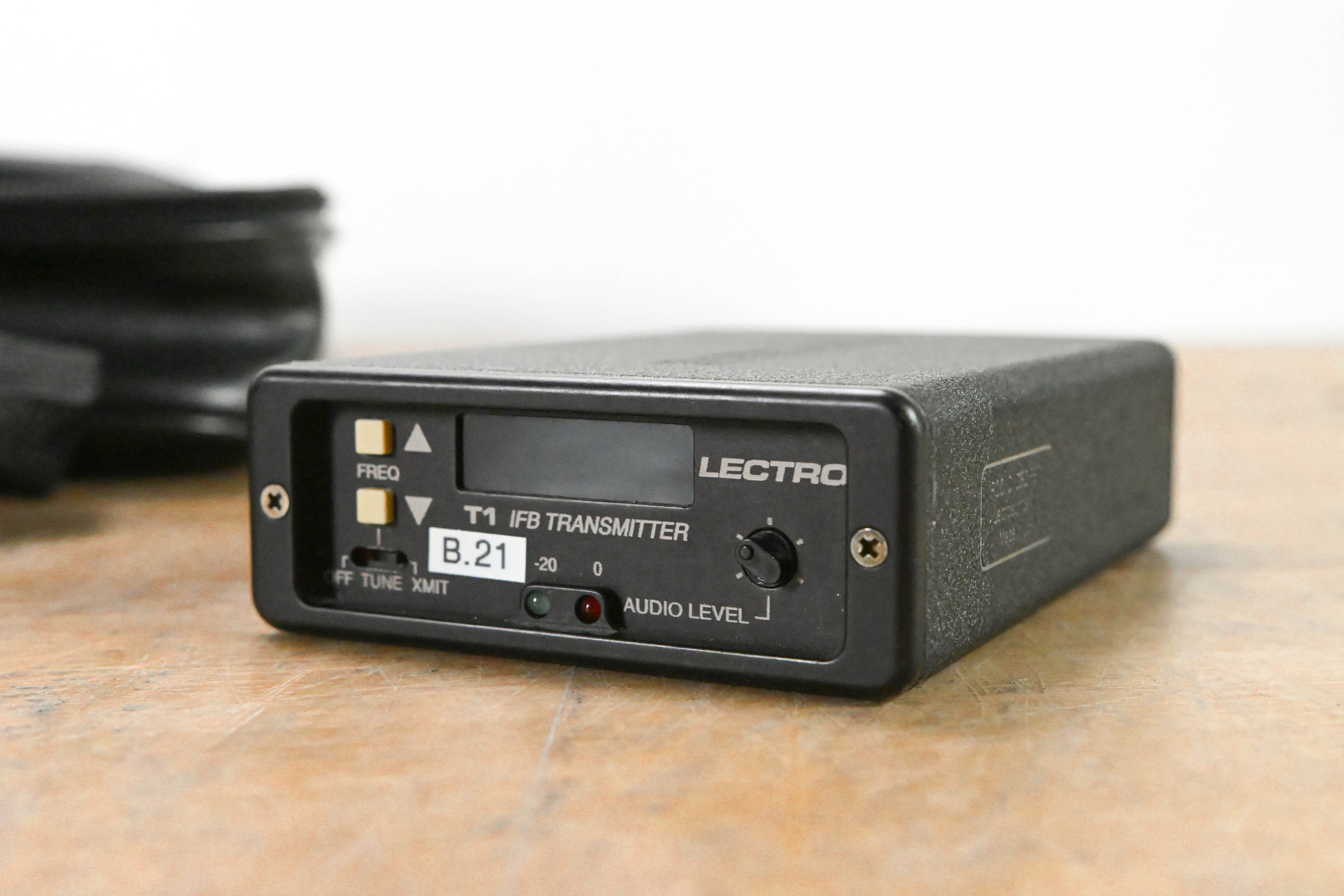 Lectrosonics T1 IFB Transmitter & R1a Receiver Block 21 w/ Case