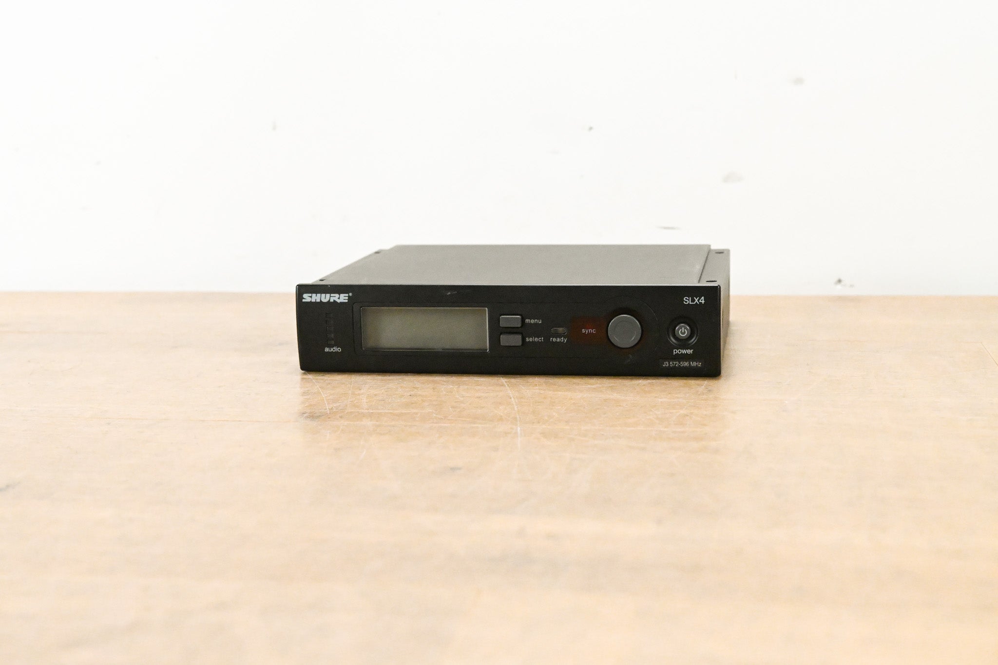 Shure SLX4 Wireless Receiver - J3 Band: 572-596 MHz (NO POWER SUPPLY)