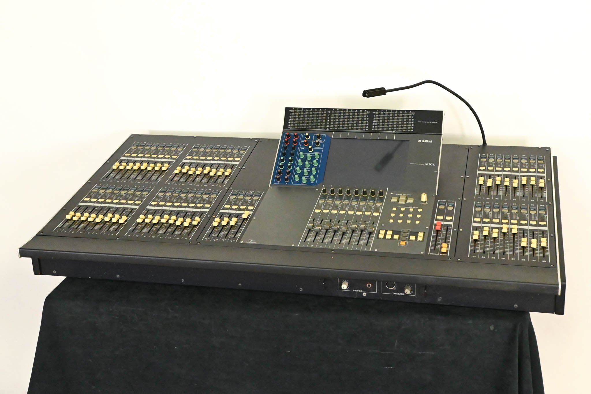 Yamaha M7CL-48 48-Channel Digital Audio Mixing Console with Road Case