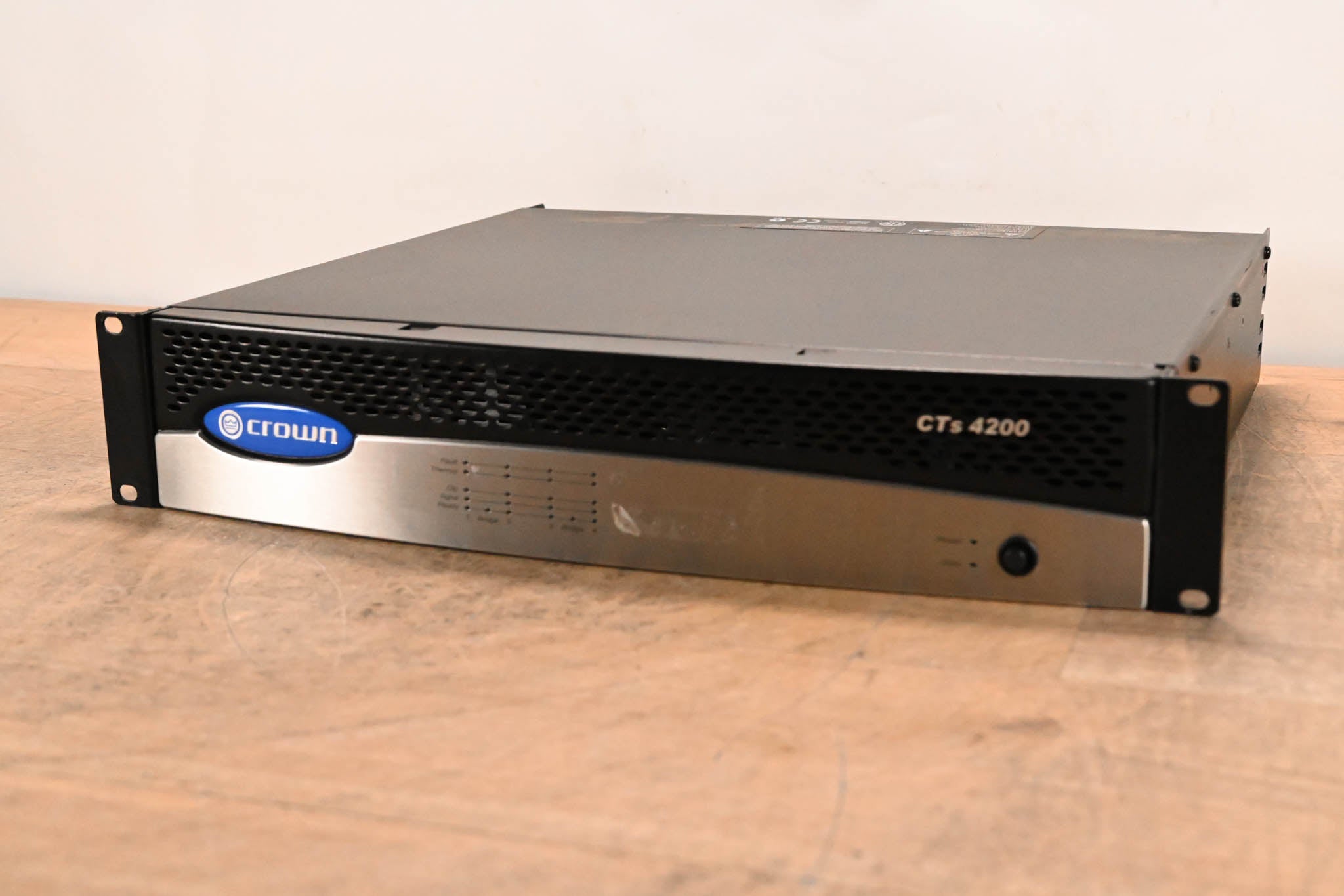 Crown CTs 4200 Four-Channel, 260W Power Amplifier