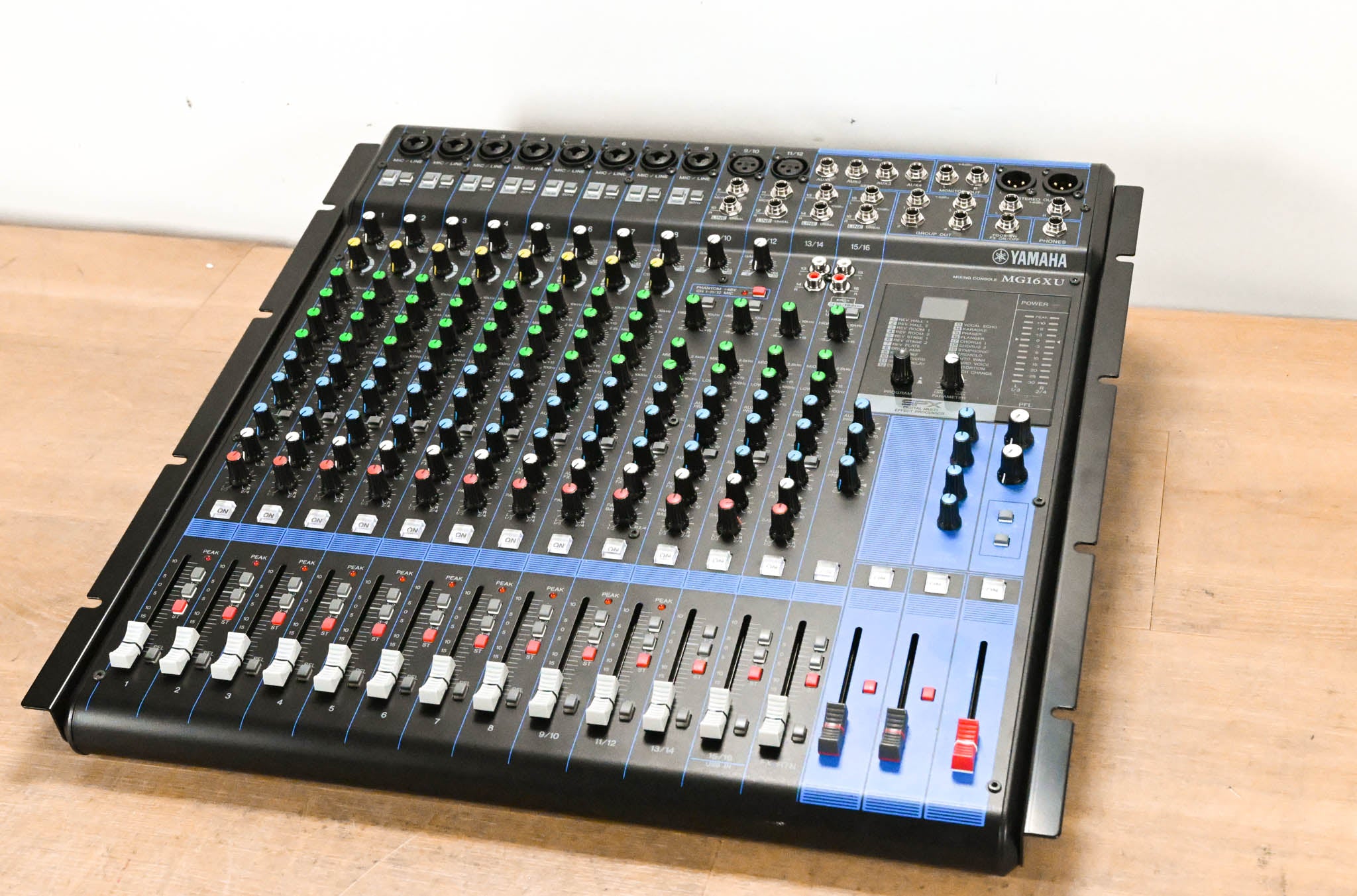 Yamaha MG16XU 16-Channel Mixer with USB and Effects