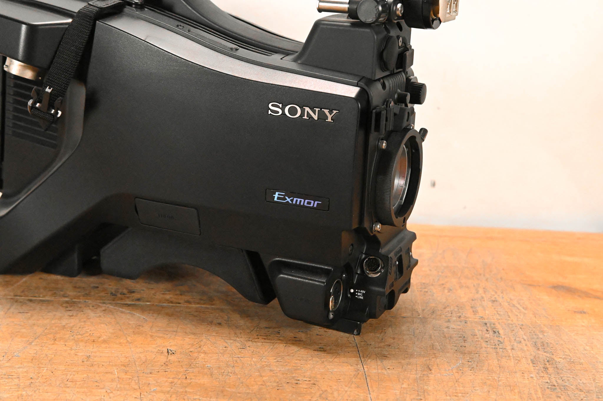 Sony HXC-D70 HD/SD Studio Camera