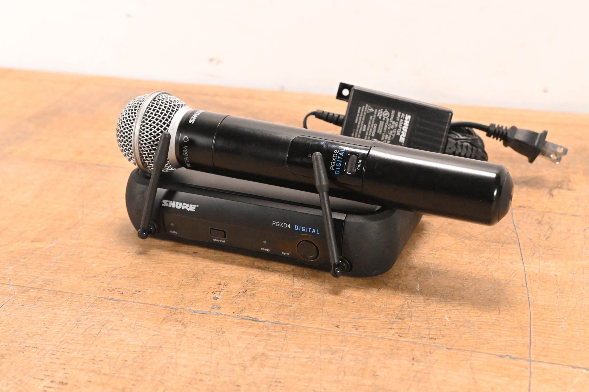 Shure PGXD24/BETA58-X8 Digital Wireless Handheld Microphone System