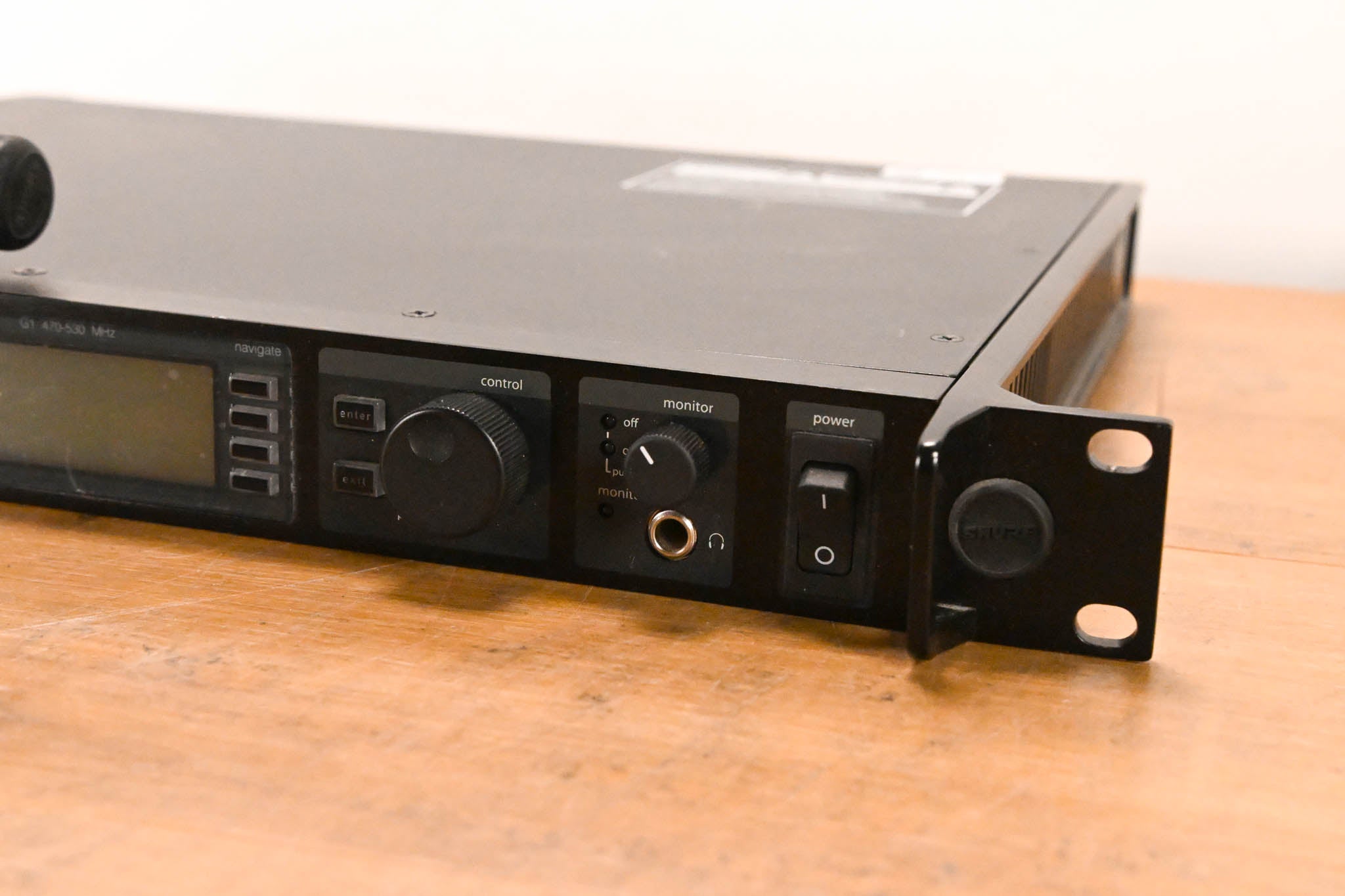 Shure UR4S+ Wireless Receiver with one UR2/SM58 Handheld Mic - G1 Band