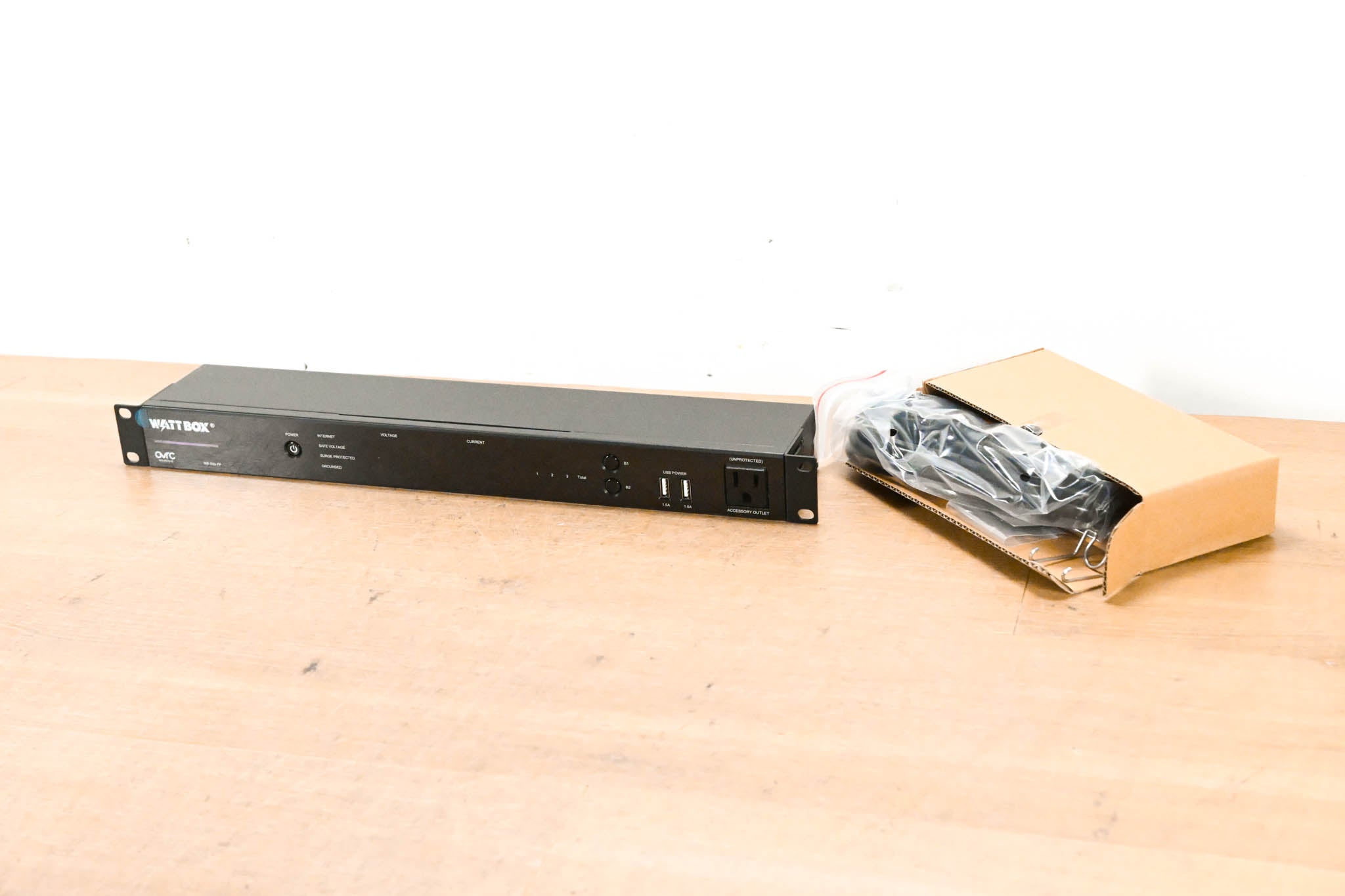 WattBox WB-800-FP Rack Mountable Faceplate Display