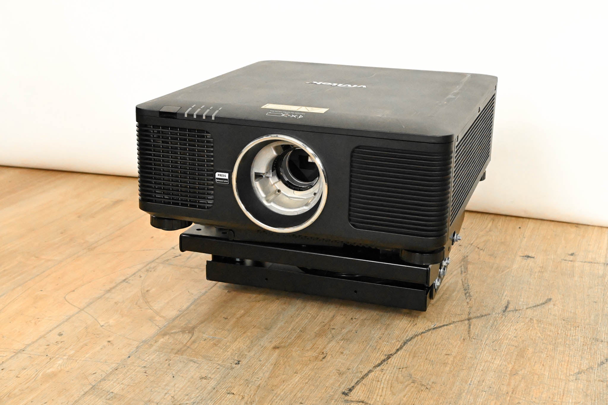 Vivitek DU8190Z-BK 10,000-Lumen WUXGA Large Venue DLP Projector