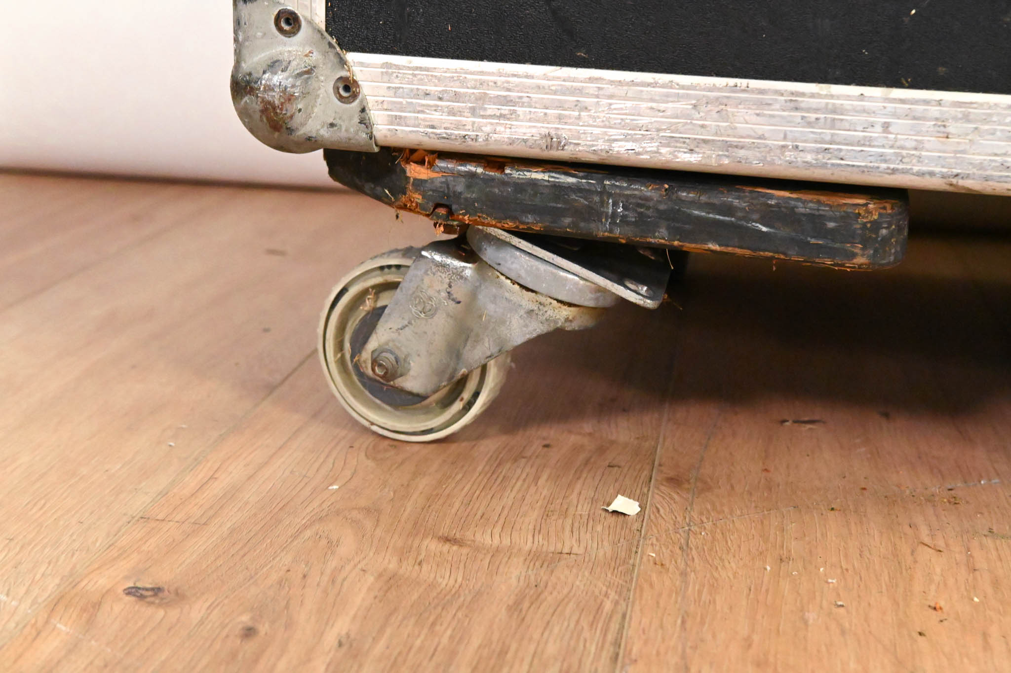 Yamaha M7CL-48 48-Channel Digital Audio Mixing Console with Road Case