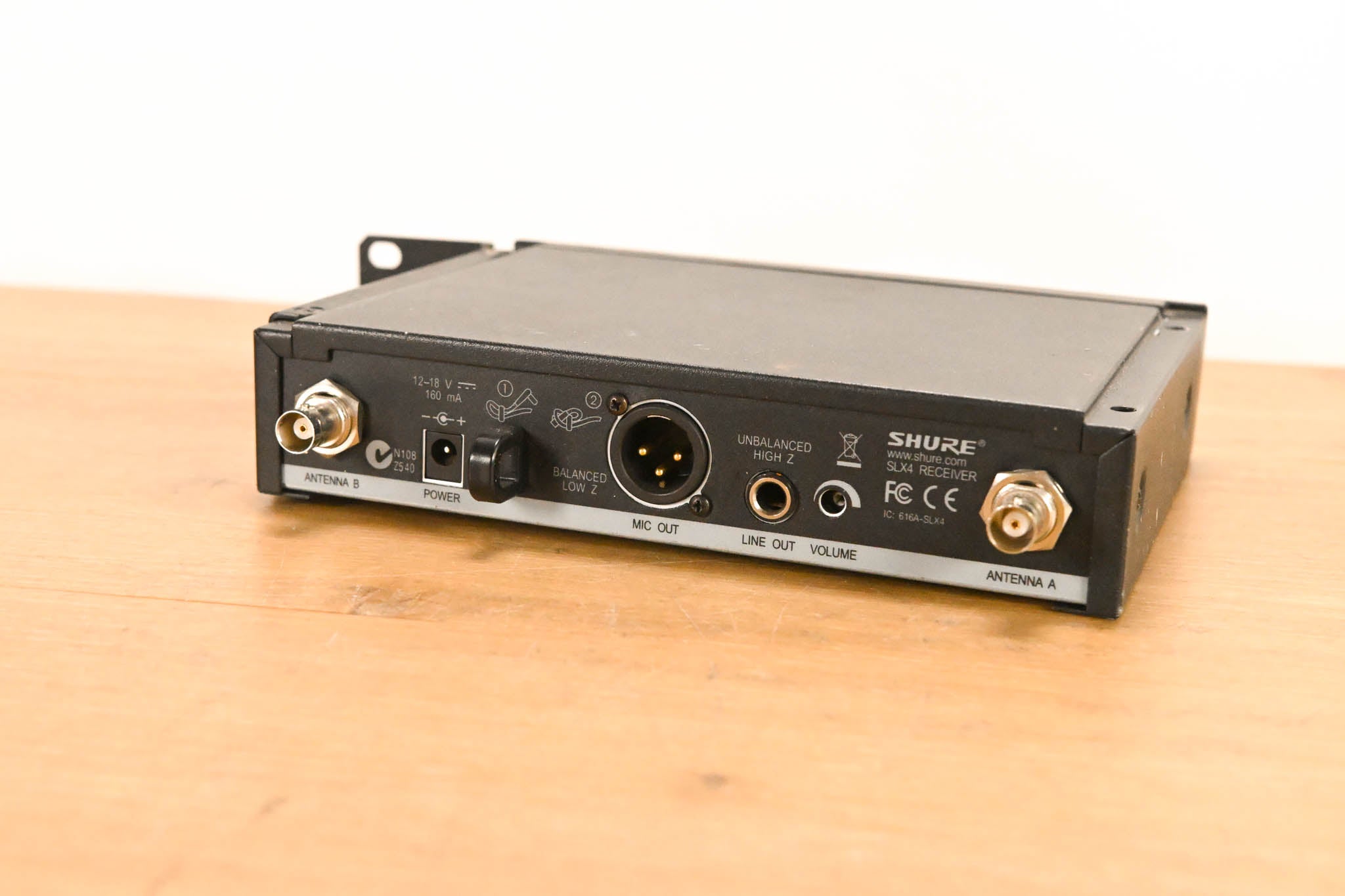Shure SLX14 Bodypack Wireless System - J3 Band (NO POWER SUPPLY)