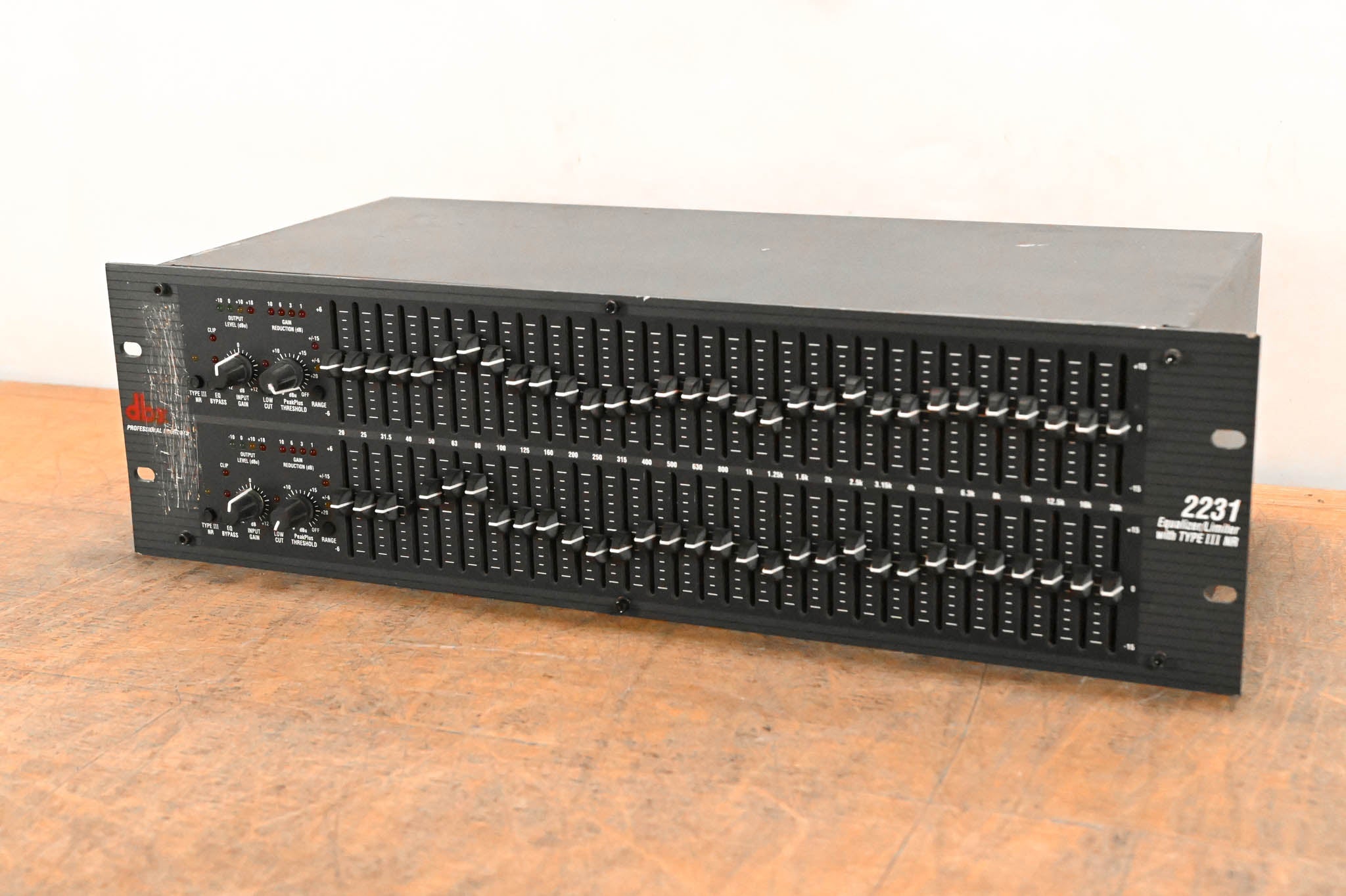 dbx 2231 Dual-Channel 31-Band Graphic Equalizer/Limiter