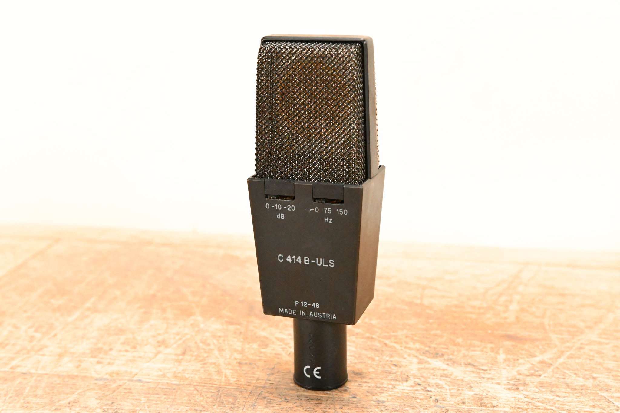 AKG C414 B ULS Large Diaphragm Multipattern Condenser Microphone