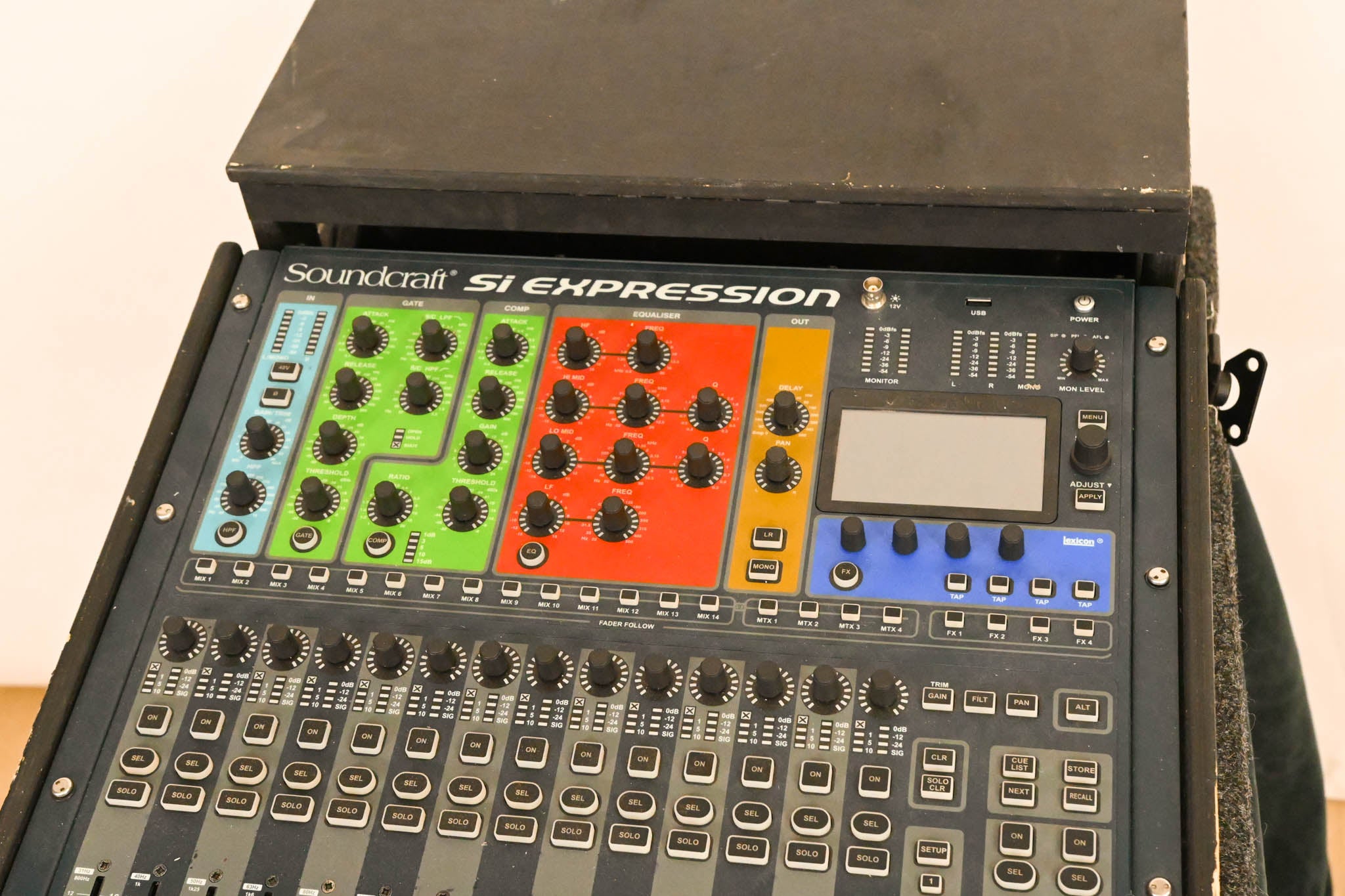Soundcraft Si Expression 1 Digital Audio Mixing Console with Road Case
