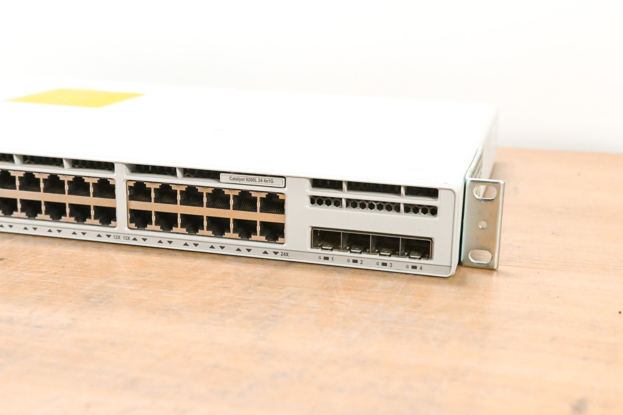 Cisco Catalyst C9200L-24T-4G-E V01 24-Port PoE+ Switch with 4x1G Uplinks