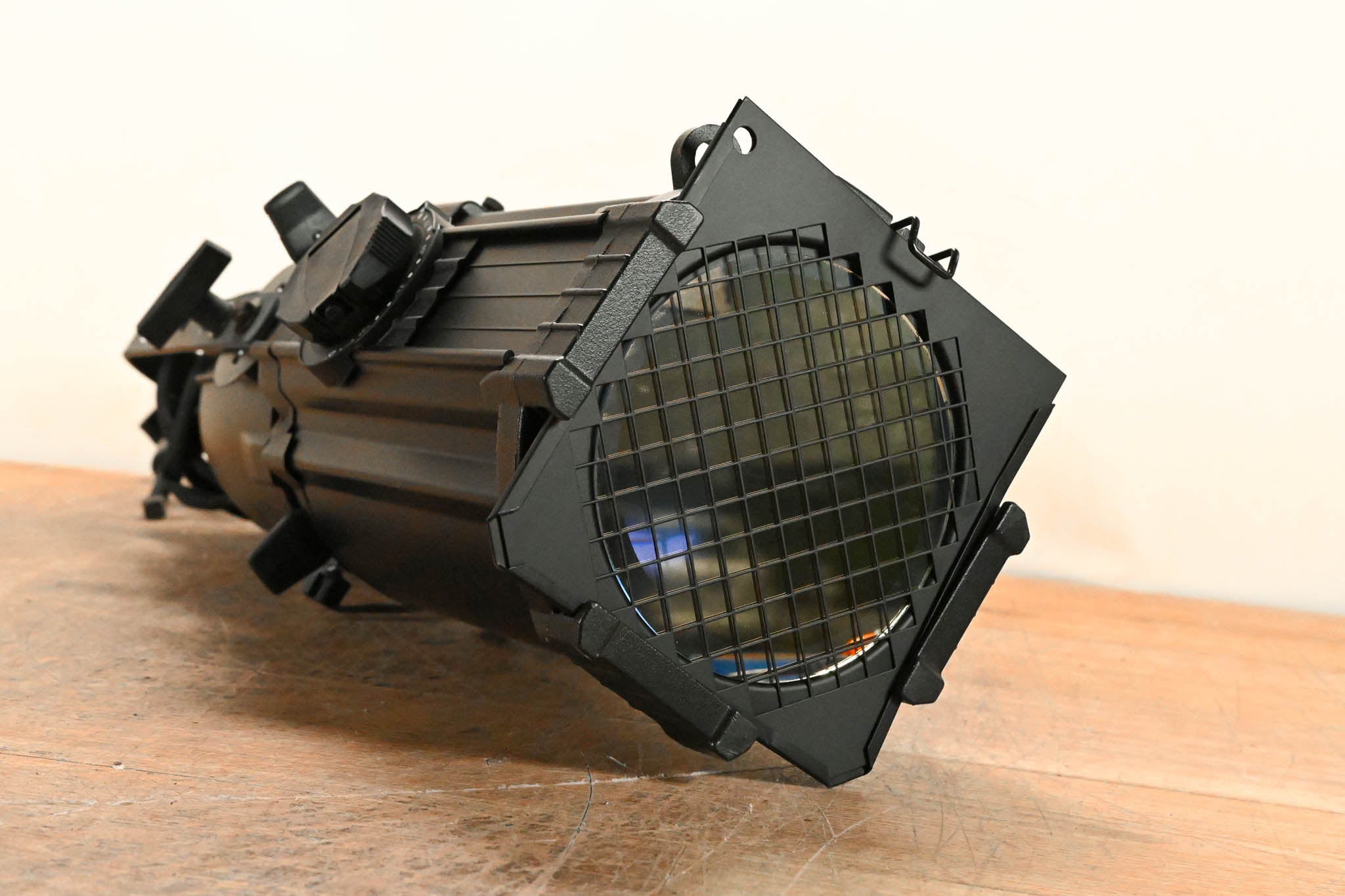 ETC Source Four Zoom 25-50 Degree 750 Ellipsoidal Light