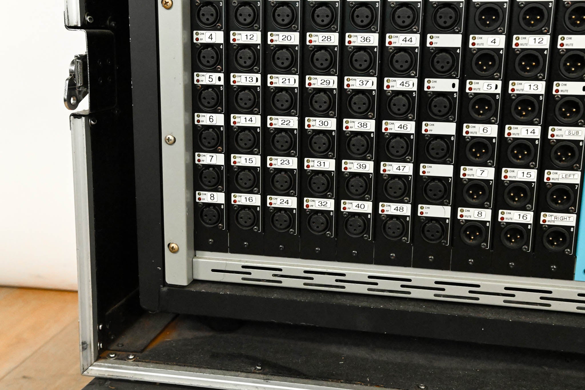 Allen & Heath iLive-144 Digital Mixing Console with iDR-64 Mix Engine