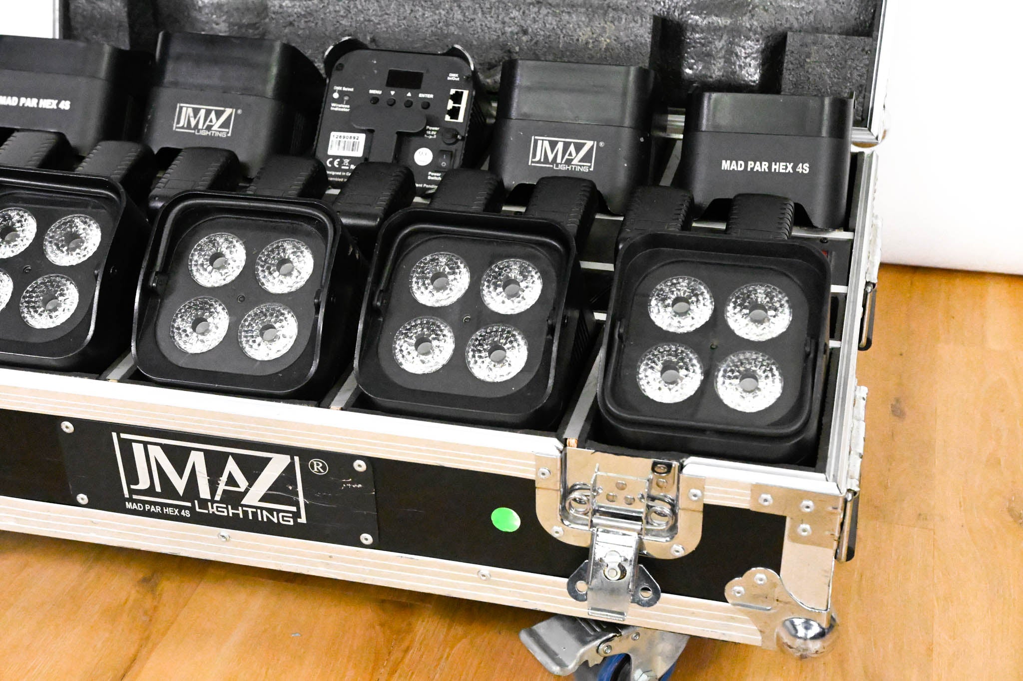 JMAZ Lighting MAD PAR HEX 4S Battery LED Uplight Kit w/ Charging Case