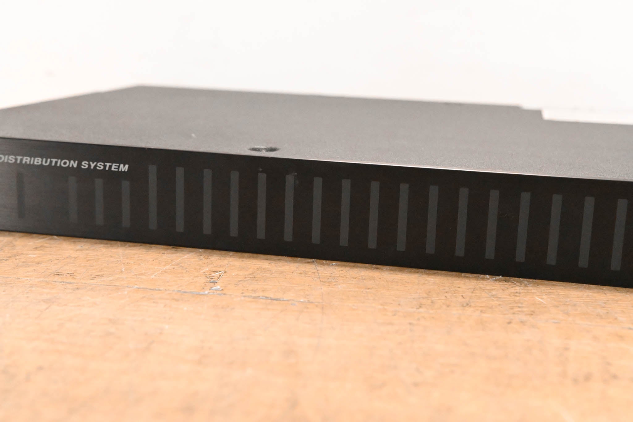 Shure UA845-UB UHF Antenna Distribution System - 692-716 MHz