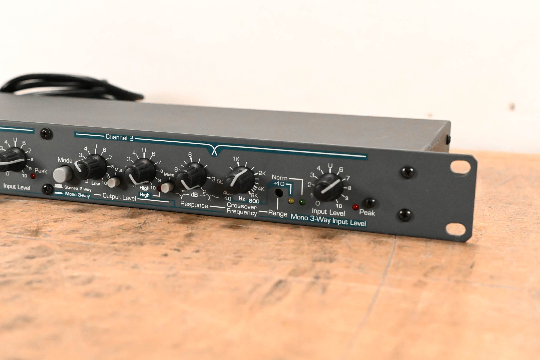 Ashly XR-1001 Stereo 2-Way, Mono 3-Way Crossover