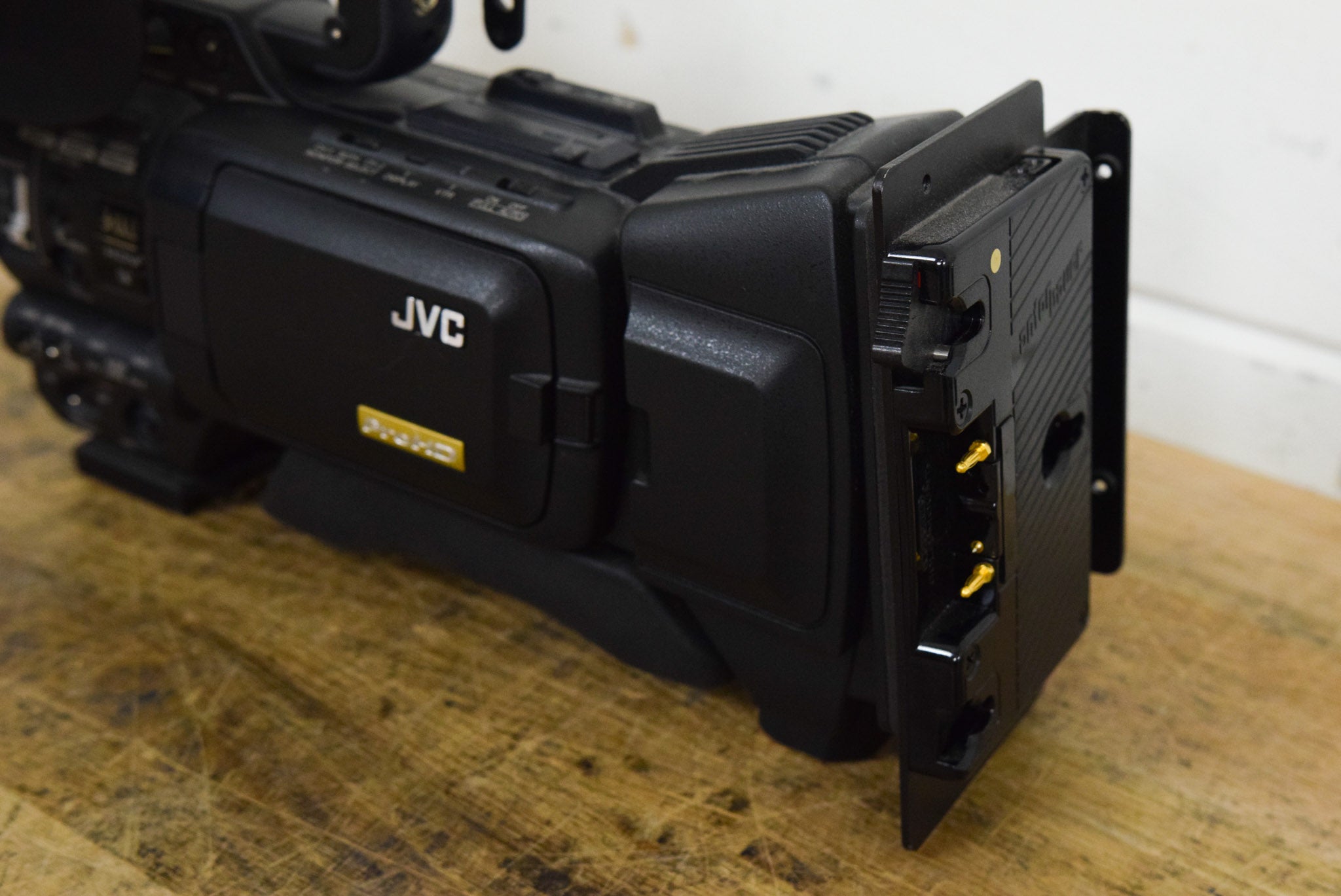 JVC GY-HD200U 1/3" 3-CCD Professional HDV Camcorder