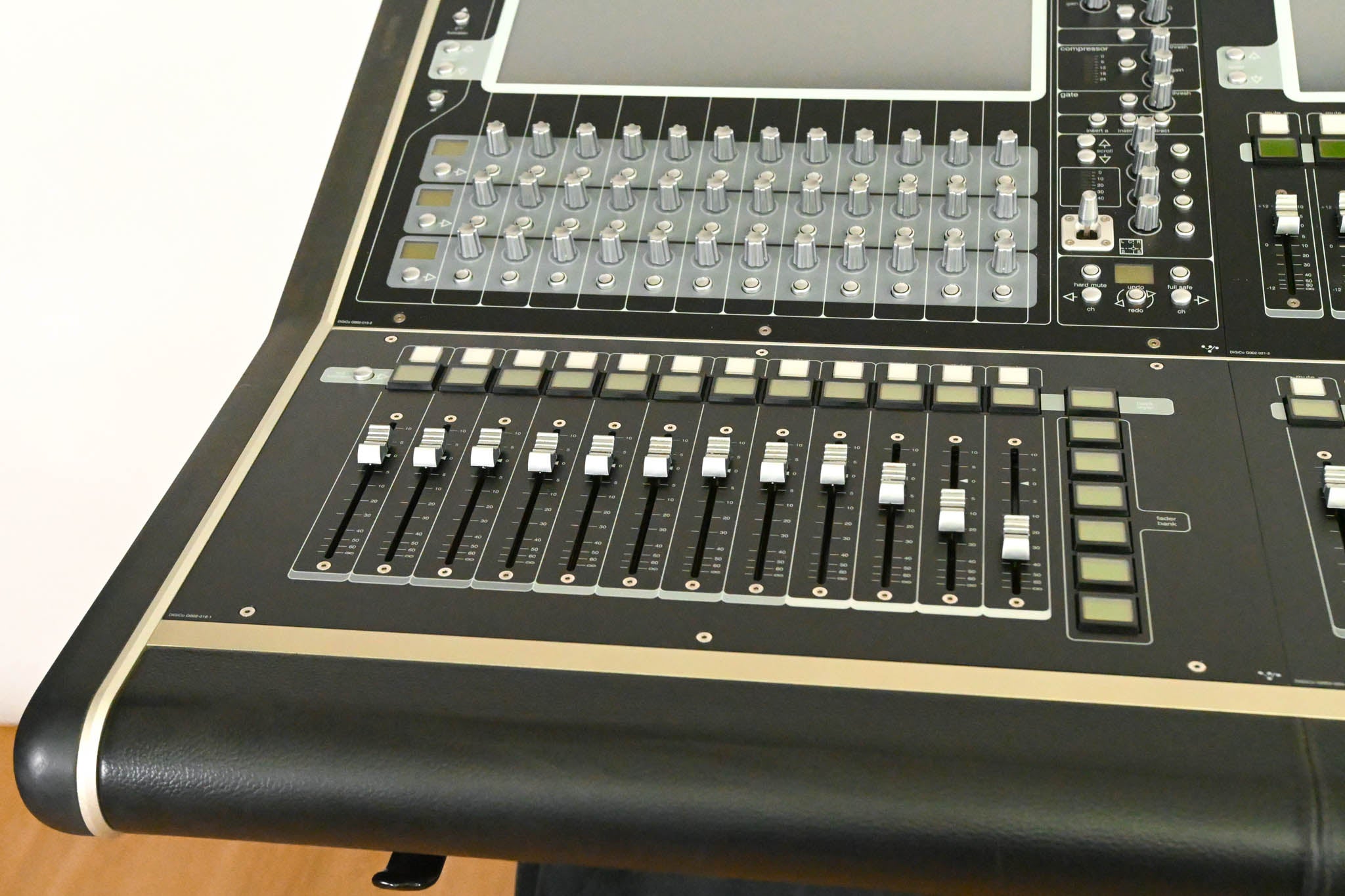 DiGiCo SD7 Digital Console w/Dual Engines, Waves, ST Optical & Road Case