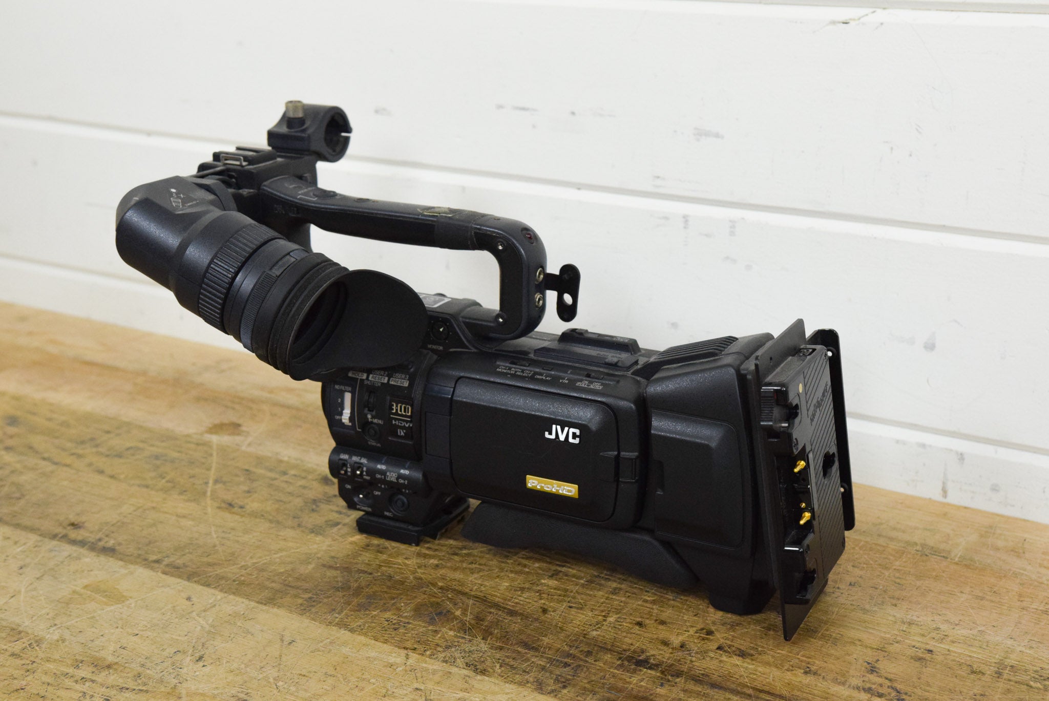 JVC GY-HD200U 1/3" 3-CCD Professional HDV Camcorder