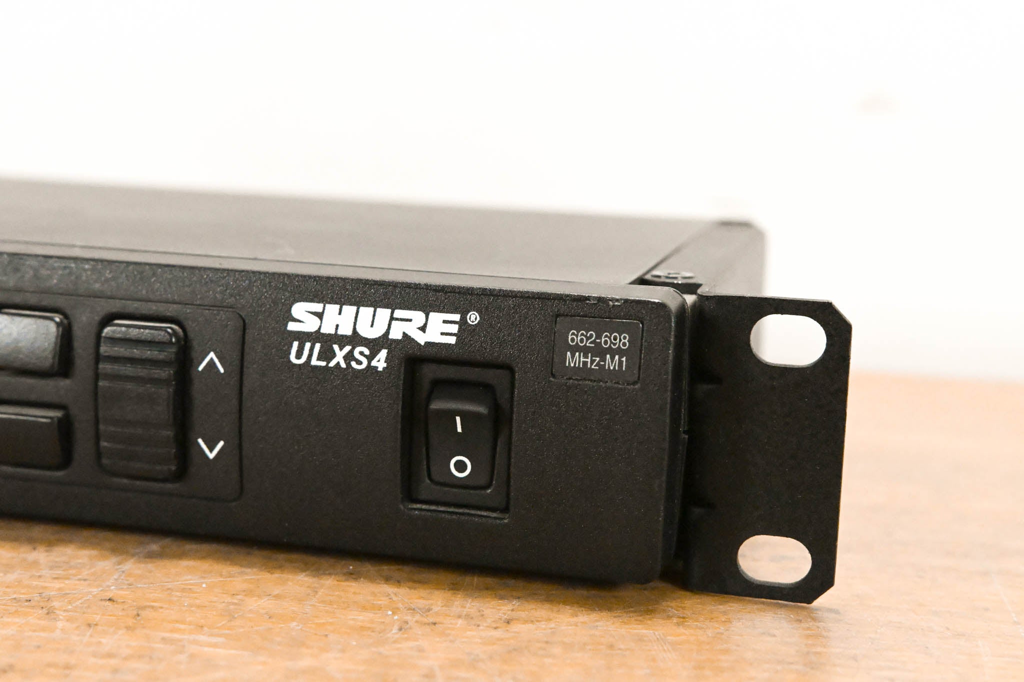 Shure ULXS4 Wireless Receiver - M1 Band: 662-698 MHz (NO POWER SUPPLY)