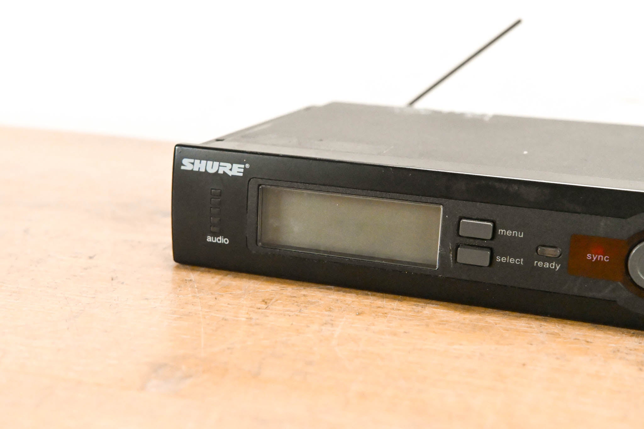 Shure SLX4 Wireless Receiver - L4 Band: 638-662 MHz (NO POWER SUPPLY)